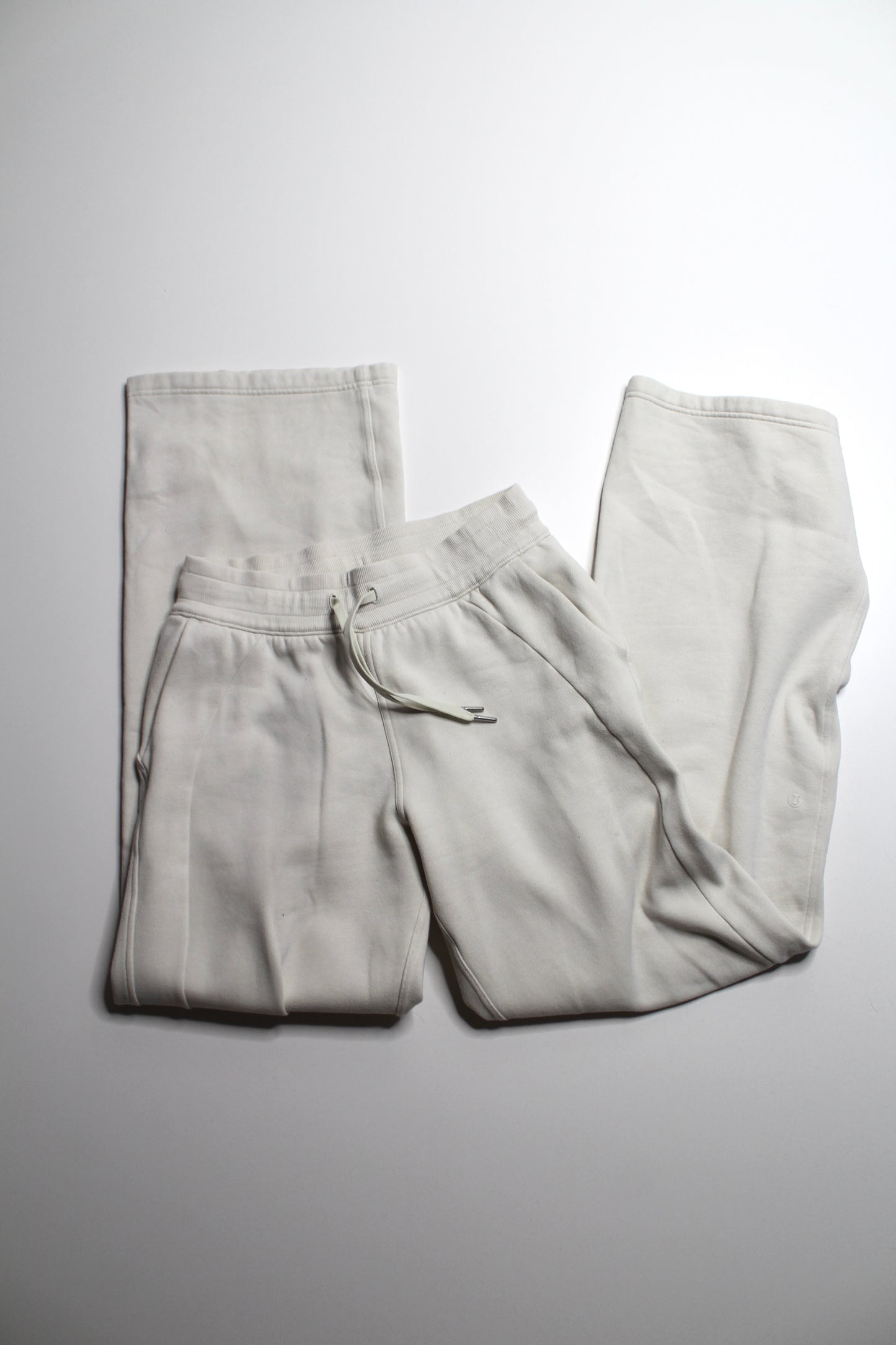 Lululemon beige wide leg jogger, size small (size 6) (33") (relaxed fit)