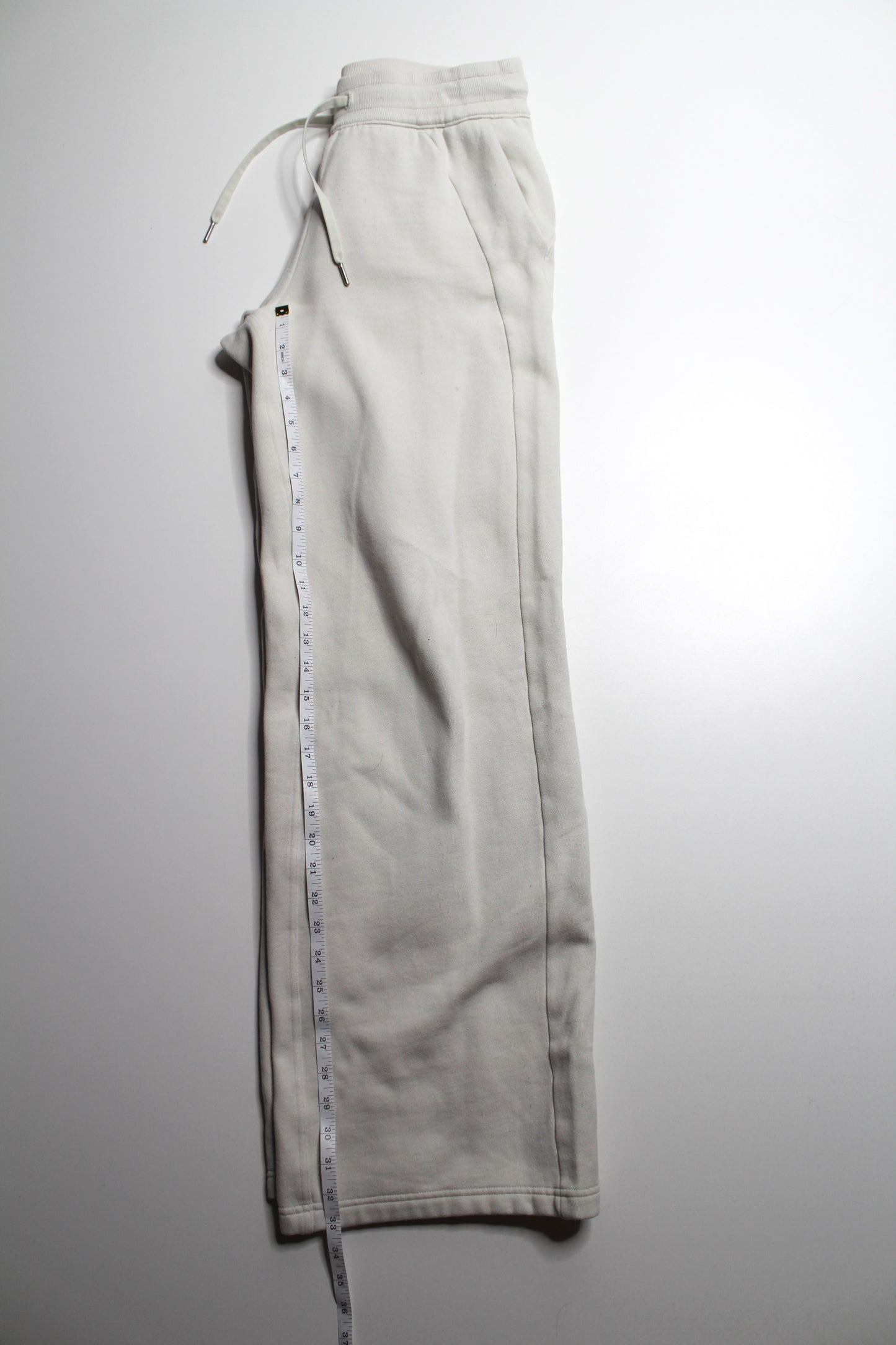 Lululemon beige wide leg jogger, size small (size 6) (33") (relaxed fit)