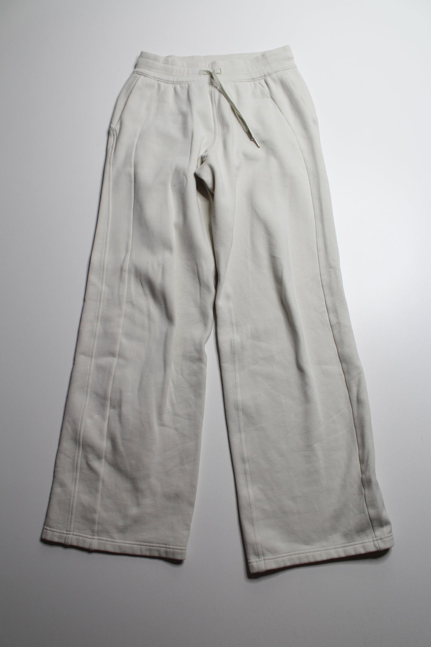 Lululemon beige wide leg jogger, size small (size 6) (33") (relaxed fit)