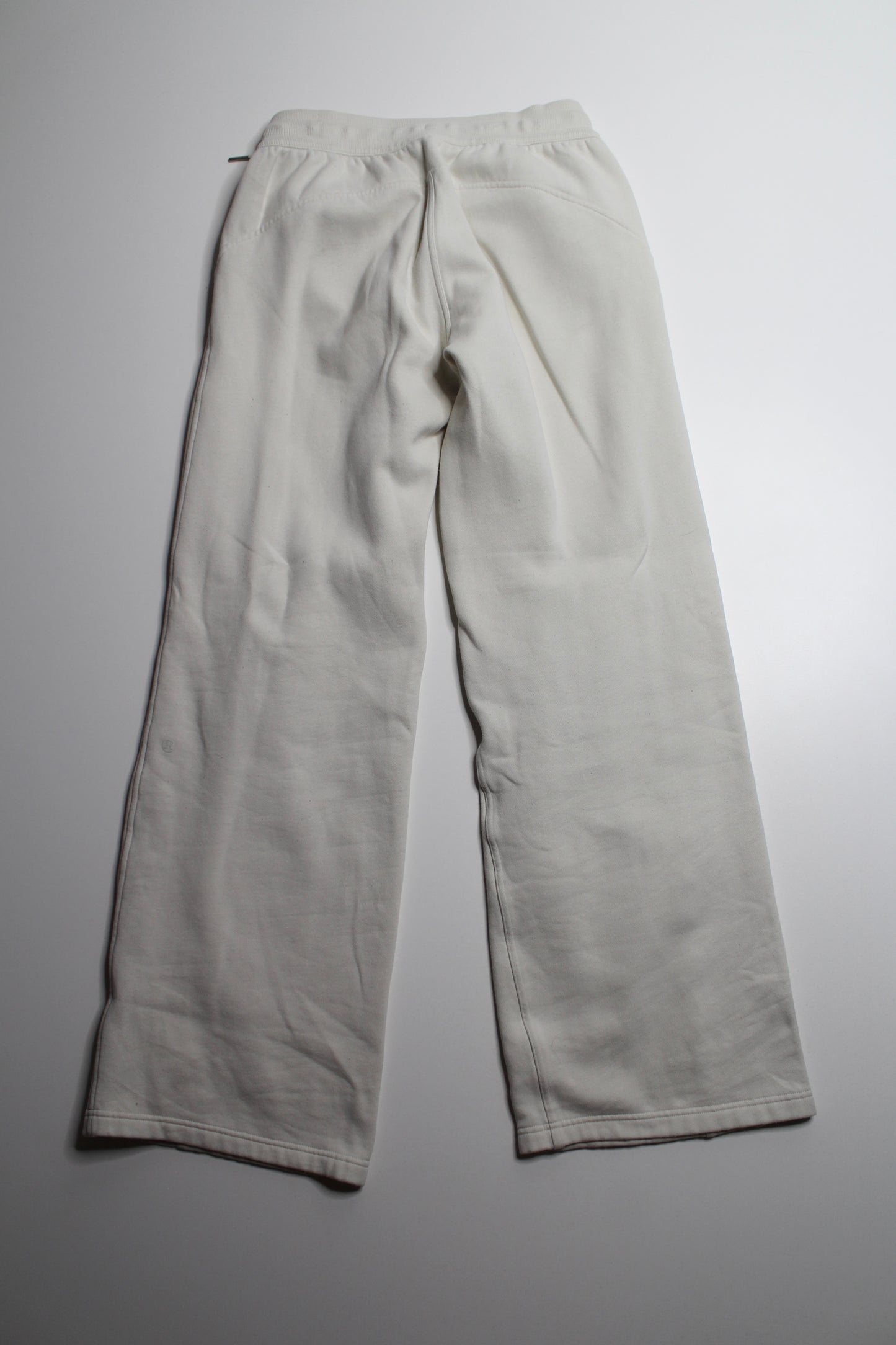 Lululemon beige wide leg jogger, size small (size 6) (33") (relaxed fit)