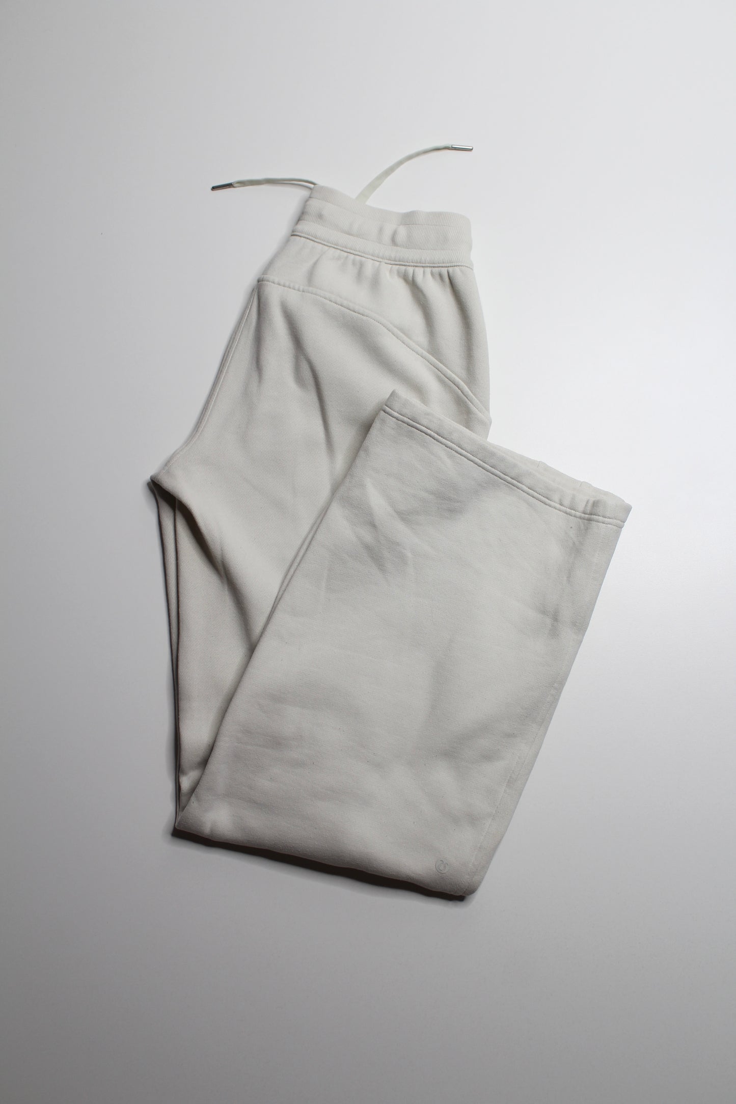 Lululemon beige wide leg jogger, size small (size 6) (33") (relaxed fit)