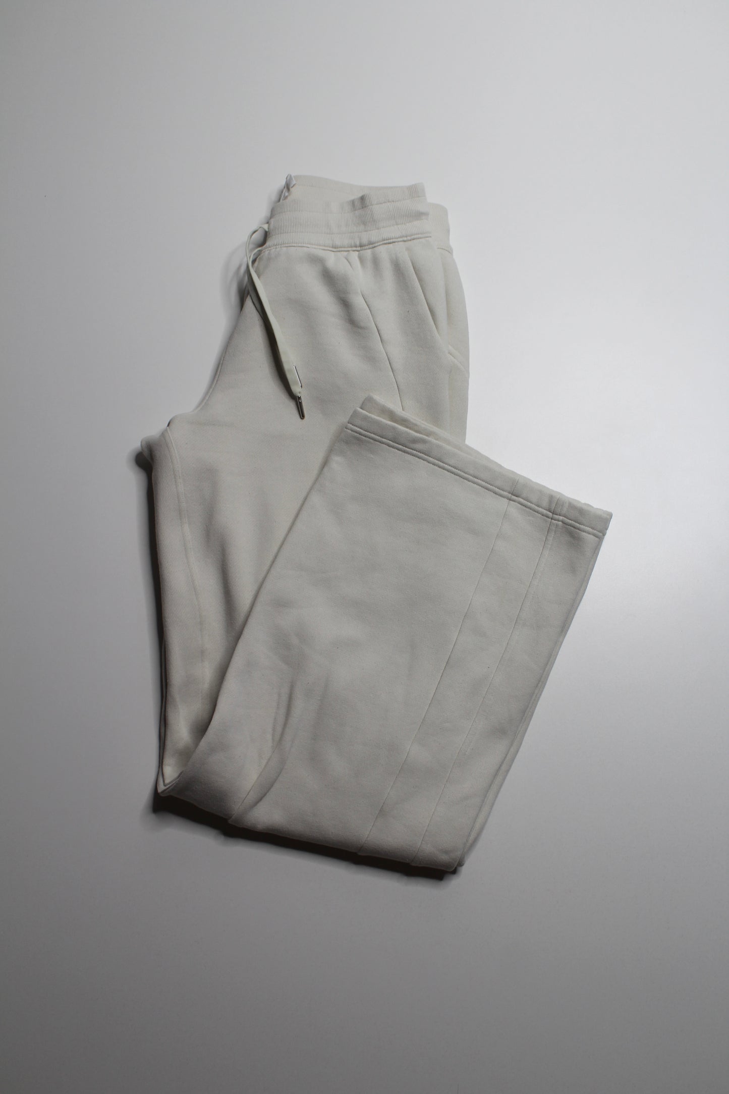 Lululemon beige wide leg jogger, size small (size 6) (33") (relaxed fit)