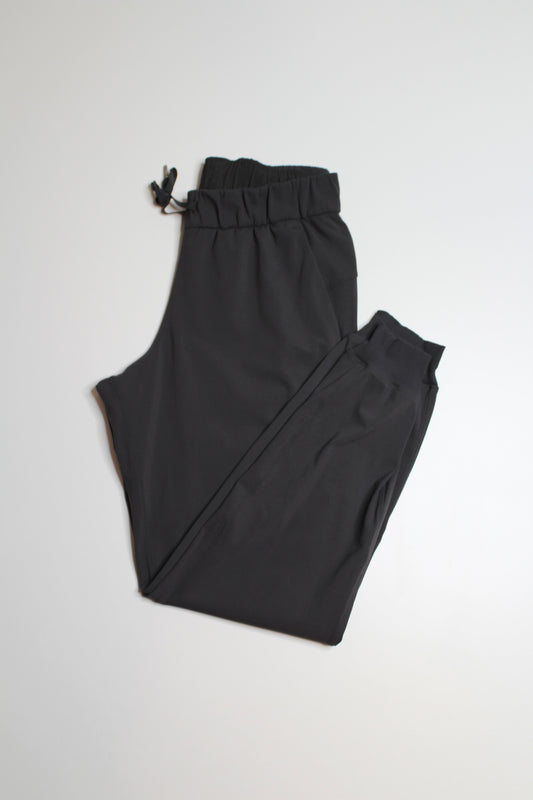 Lululemon graphite grey ‘on the fly’ jogger, size 6 (28")