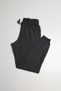 Lululemon graphite grey on the fly jogger, size 6 (28")