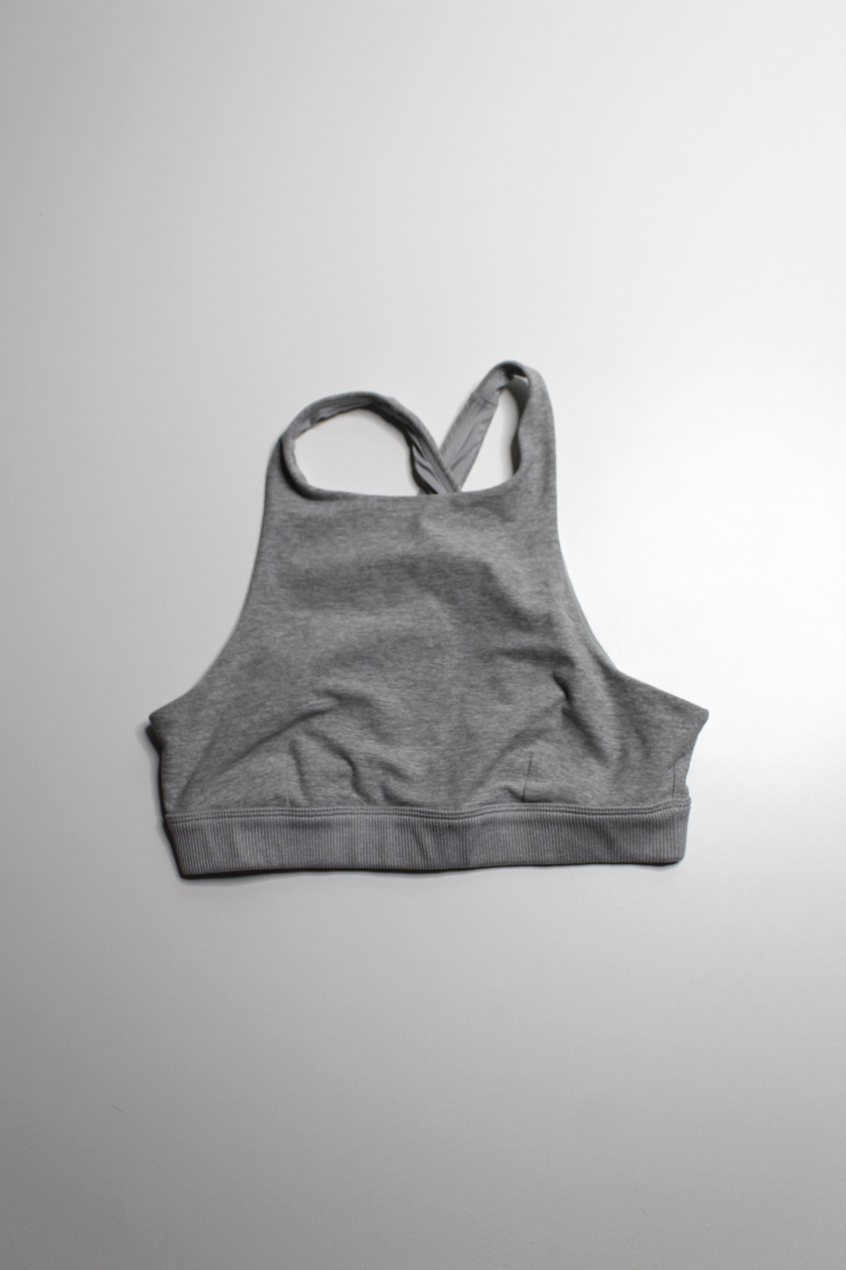 alo ヨガブラ XS グレー Alo Yoga Soft Heart Thong Bra グレー S - メルカリ