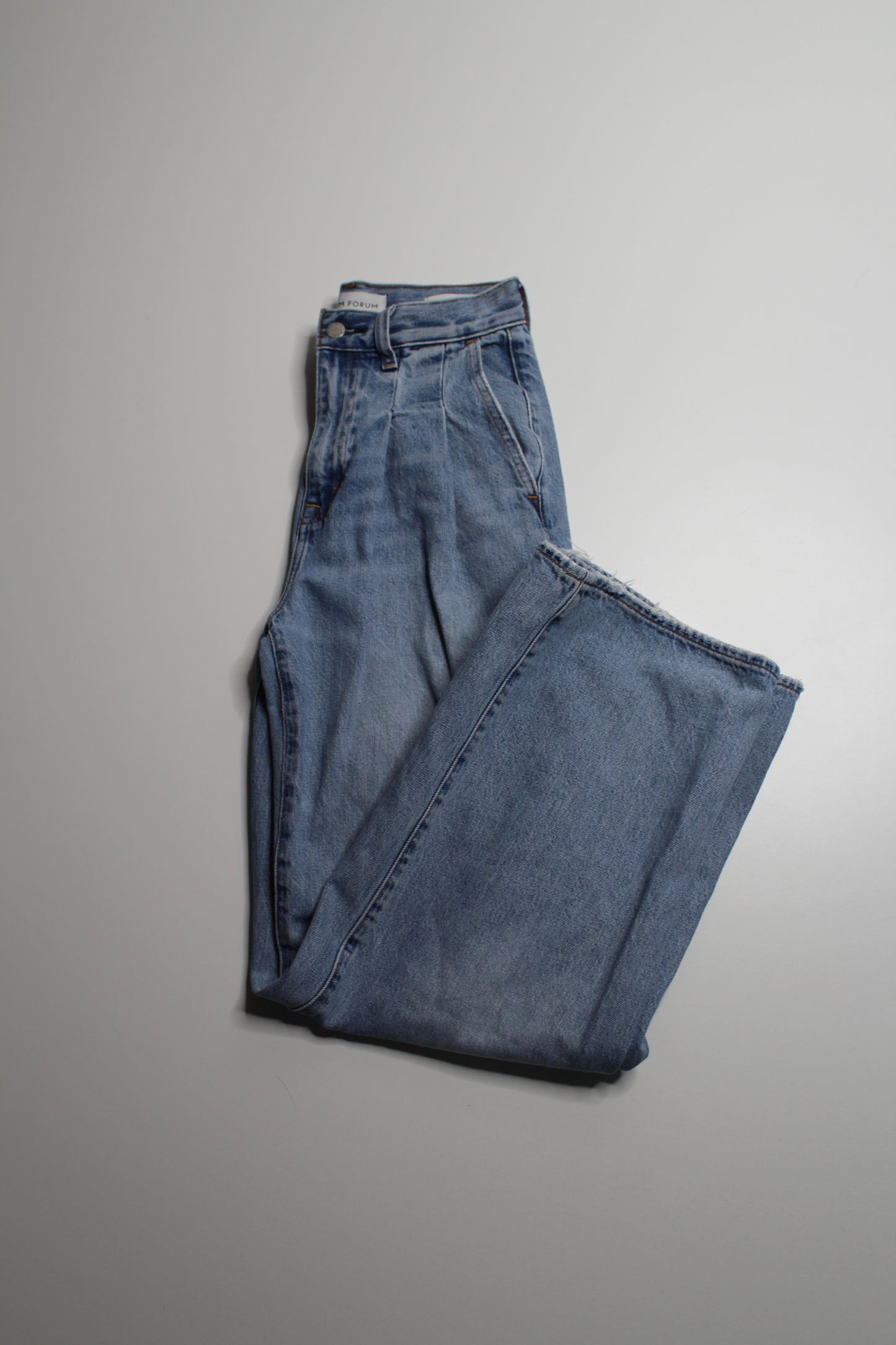 Aritzia Denim Forum ‘Belinda high rise wide leg’ jeans, size 25 (30L)