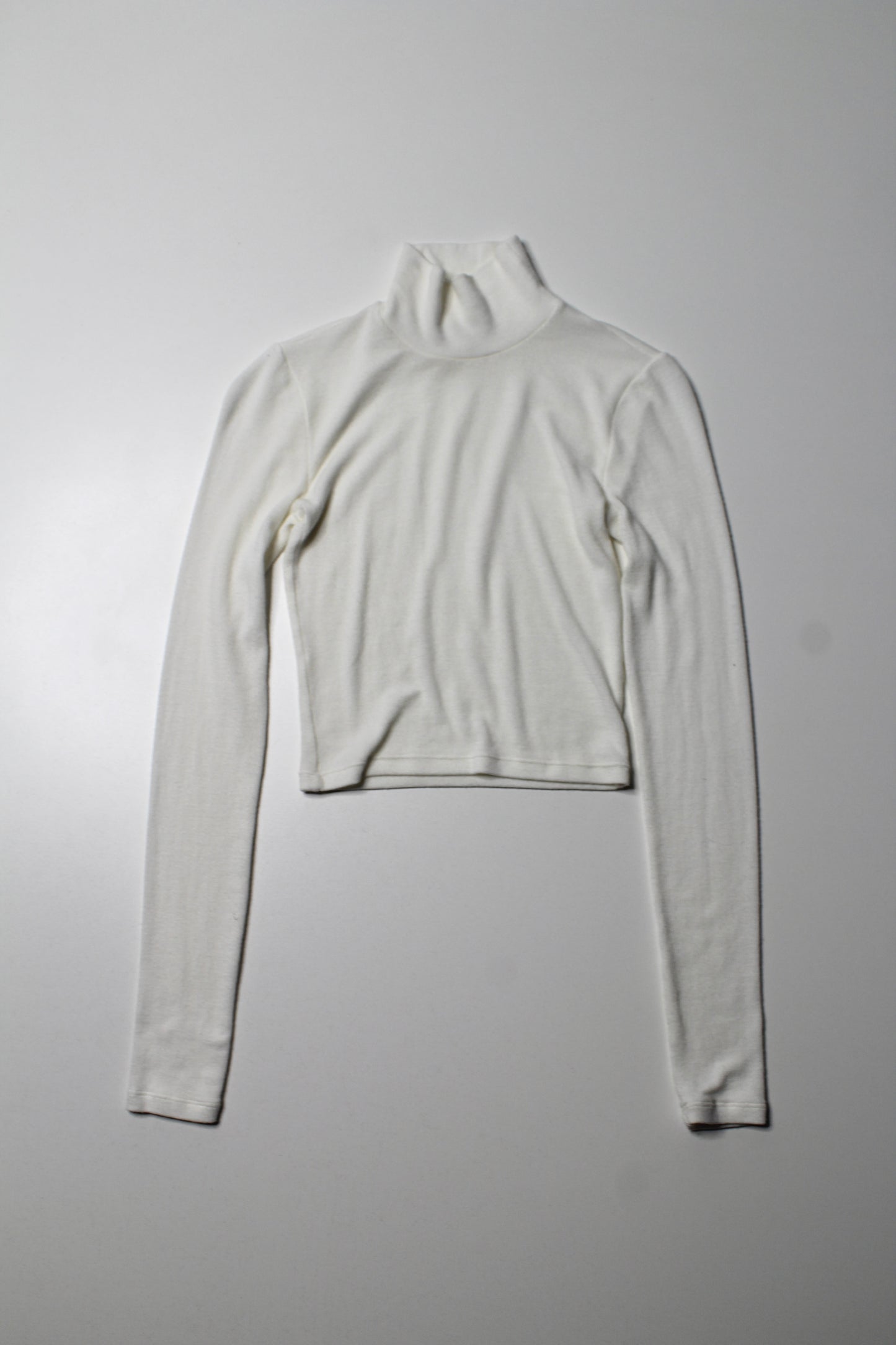 Aritzia Wilfred Free cream cropped mock neck long sleeve, size xxs