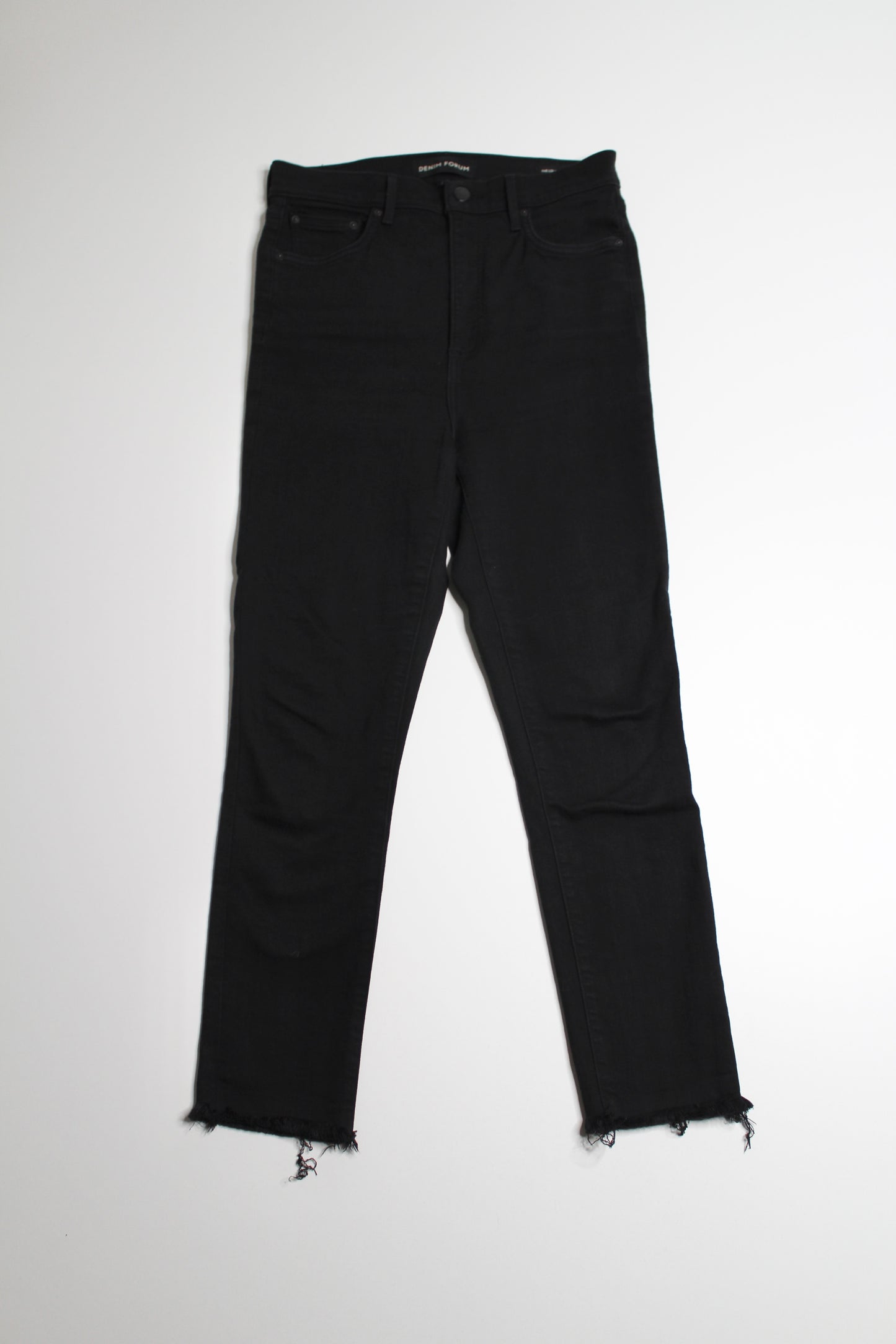 Aritzia Denim Forum black Lola high rise skinny crop jeans, size 29 (25")