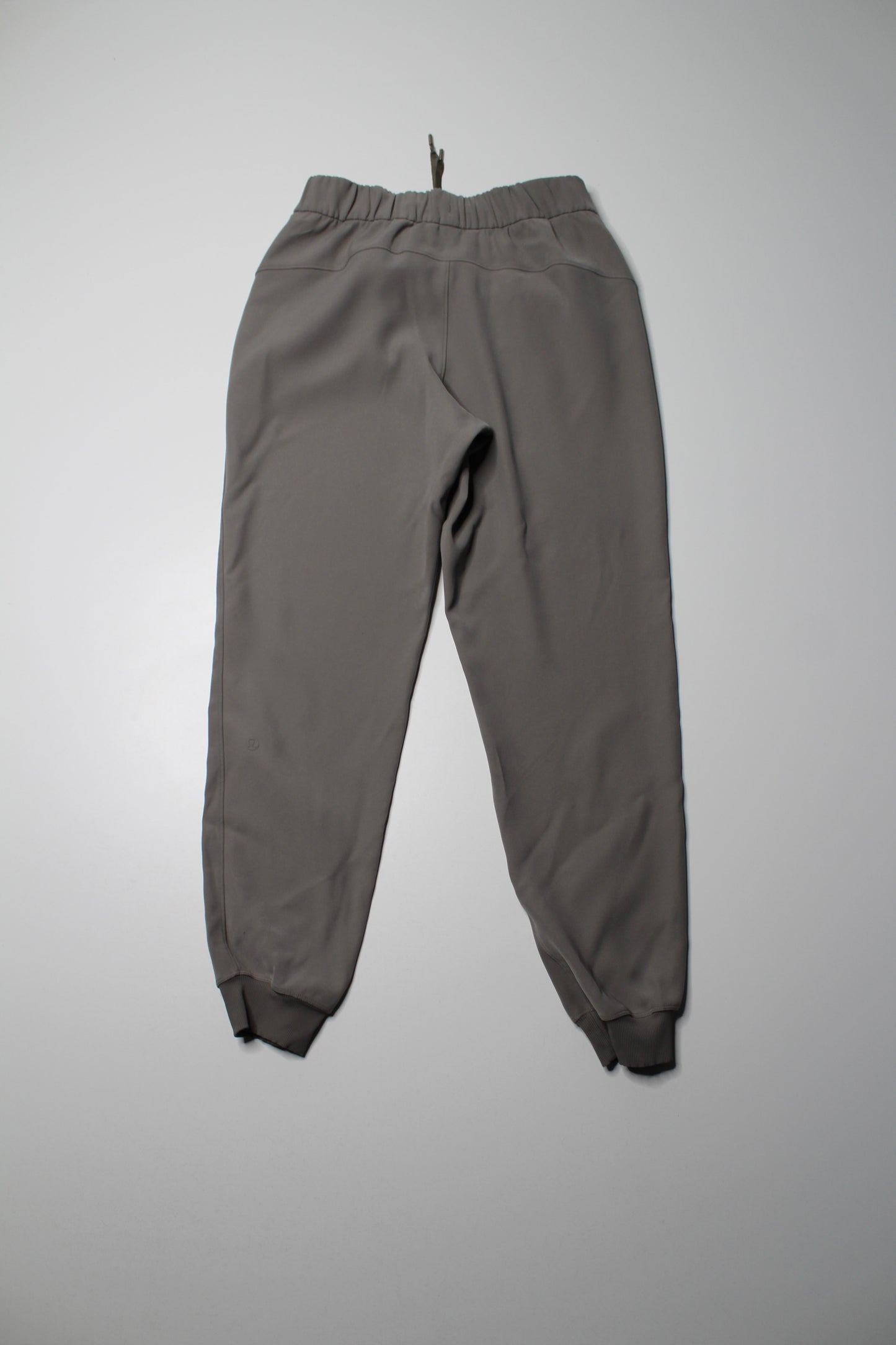 Lululemon grey sage ‘on the fly’ jogger, size 6 *woven