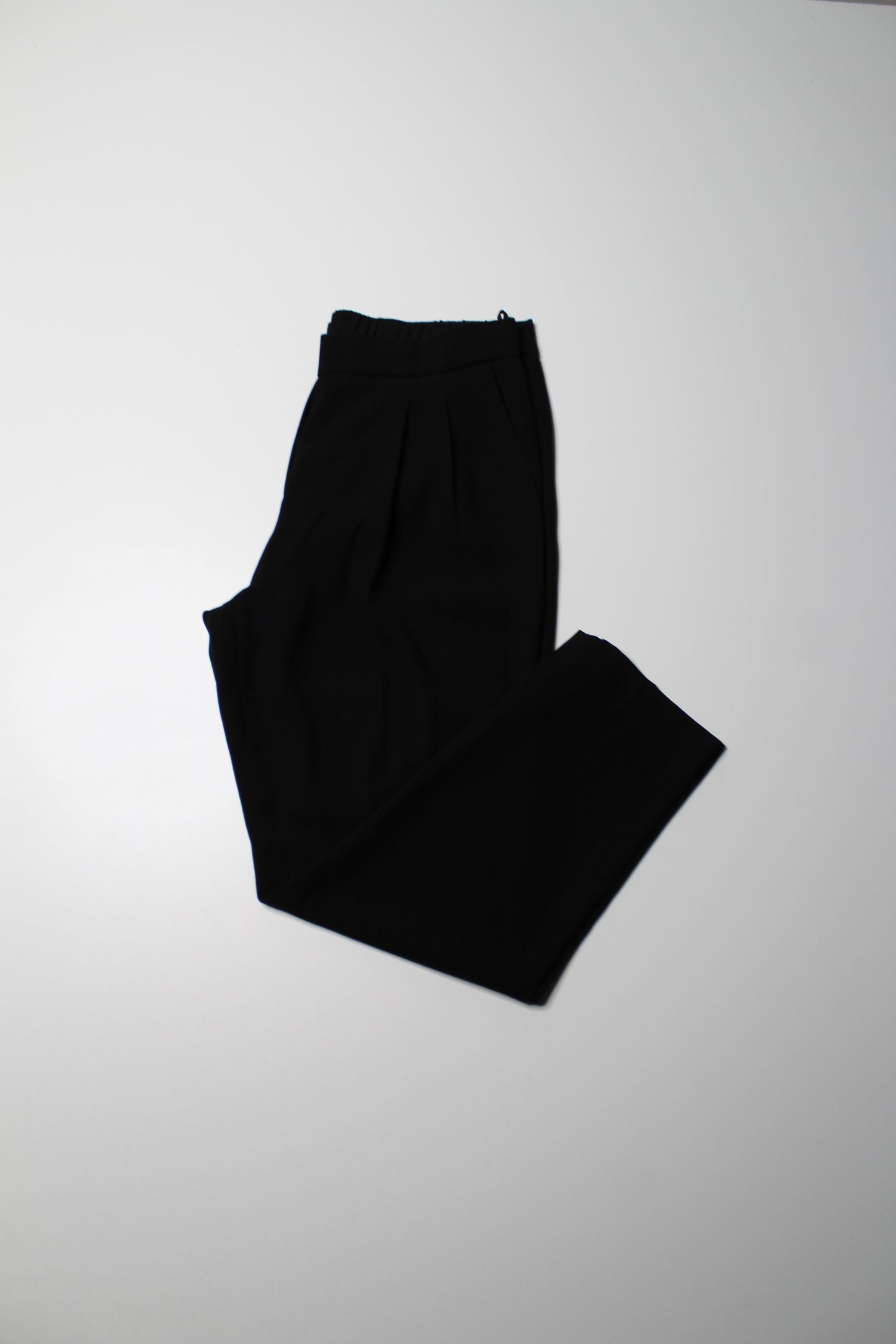 Aritzia Babaton black ‘conan’ dress pant, size 8