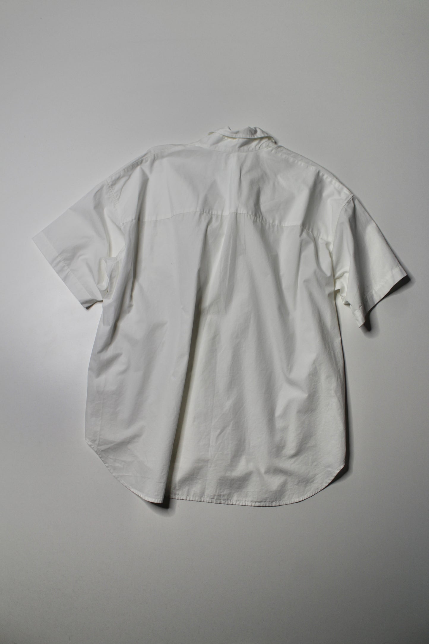 Aritzia Wilfred white short sleeve button up shirt, size small (oversized fit)