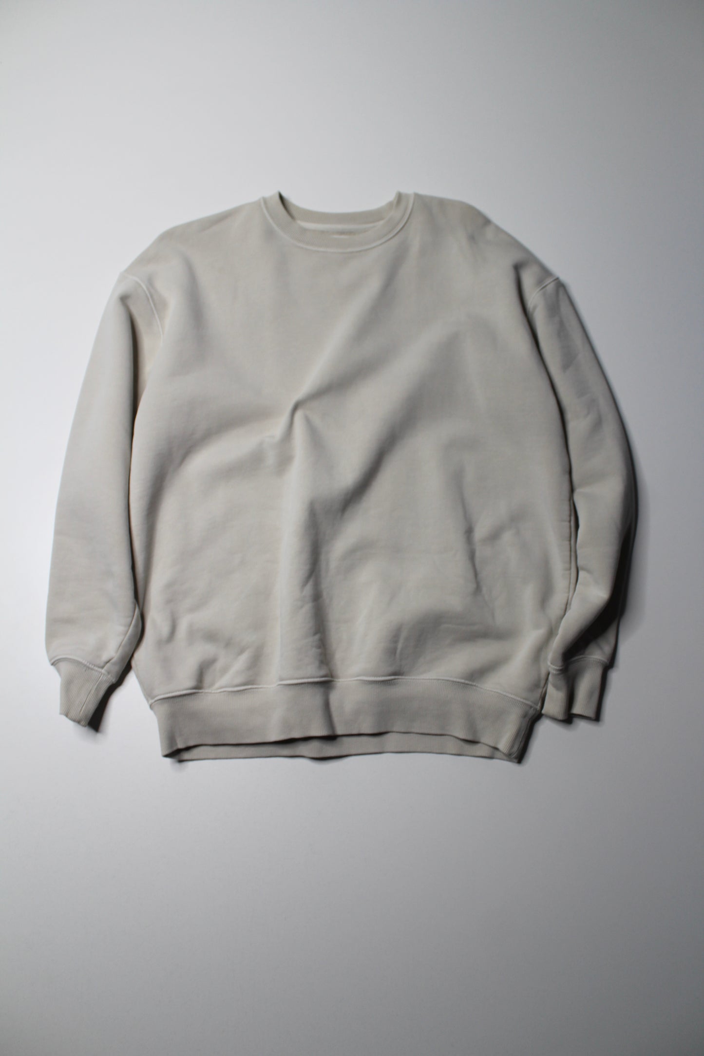 Aritzia Wilfred Free beige sweatshirt, size 1 (small, loose fit)