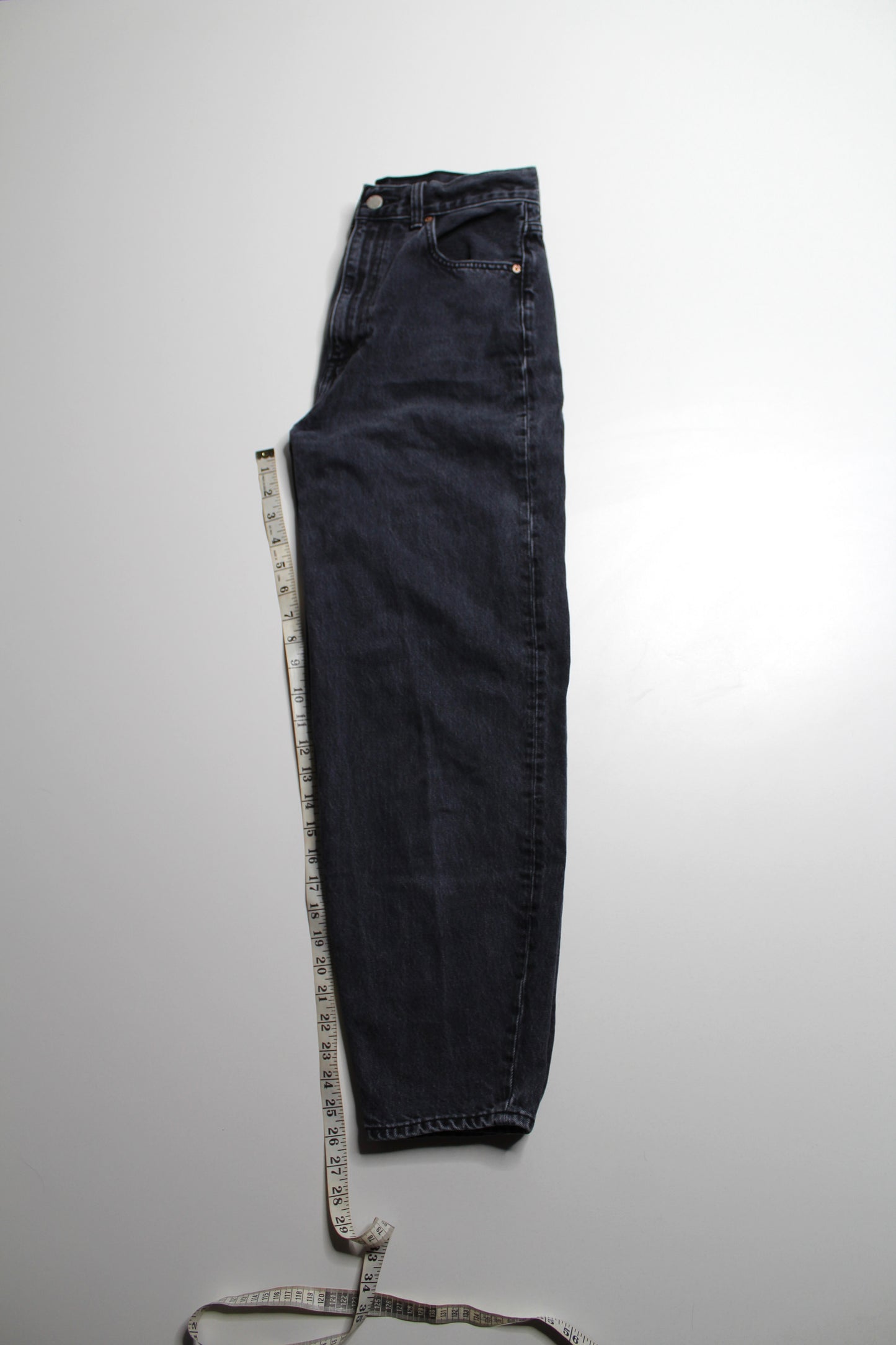 Aritzia Denim Forum black wash high rise ‘Gia carrot’ jean, size 27 (28L)