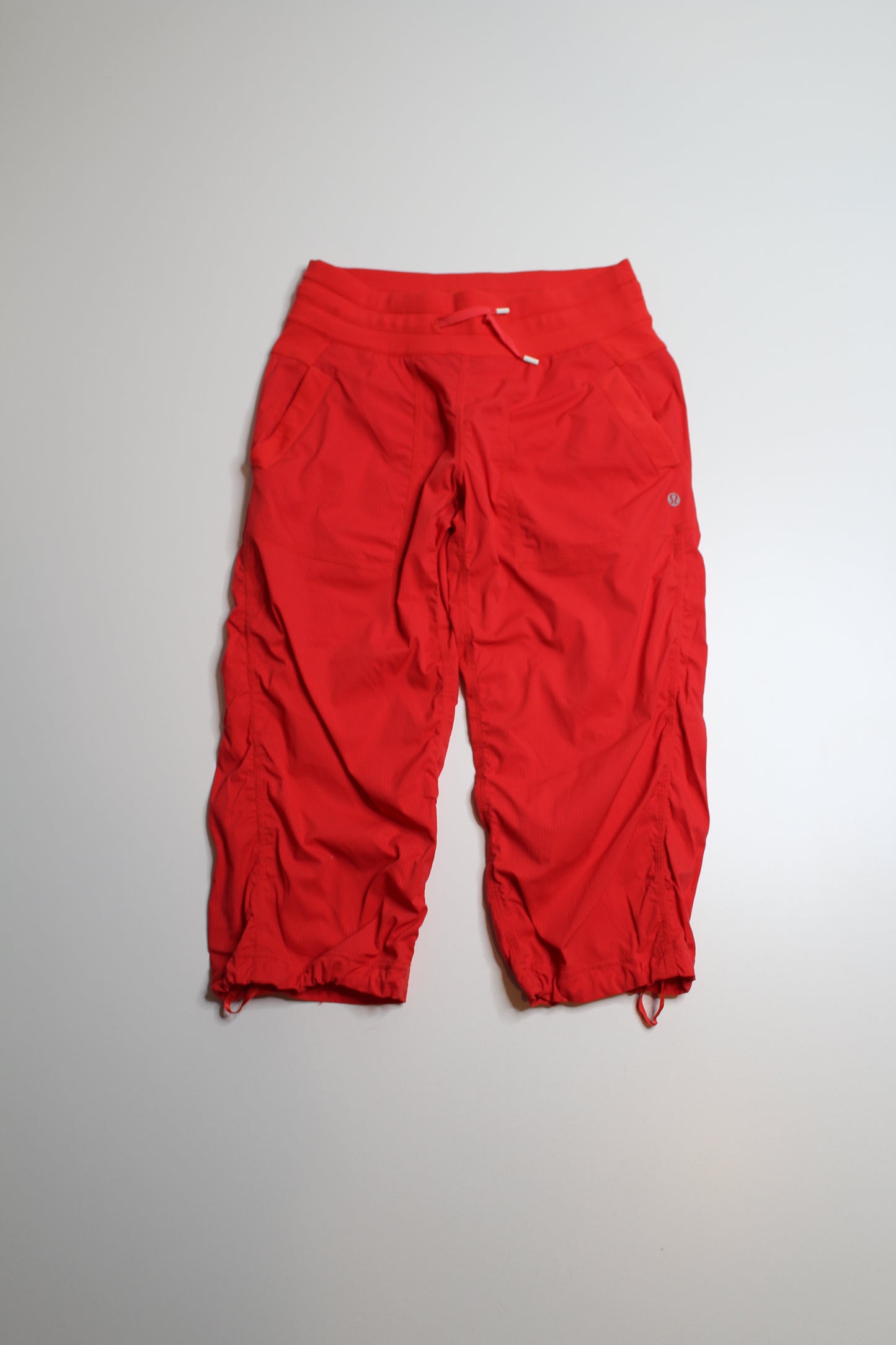 Lululemon love red ‘dance studio’ crop, no size. No size. Fits like 4 *unlined