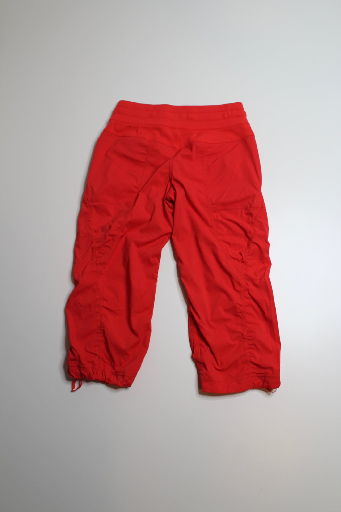 Lululemon love red ‘dance studio’ crop, no size. No size. Fits like 4 *unlined