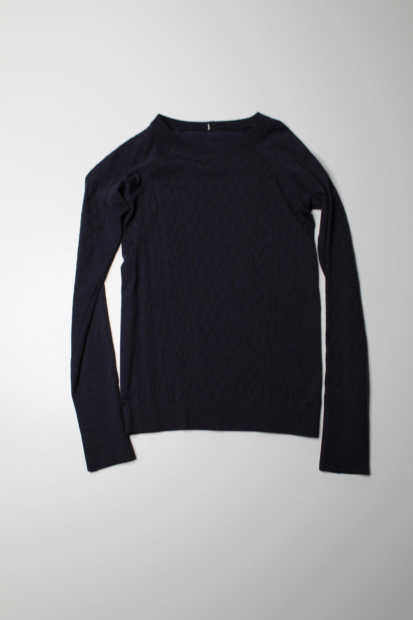 Lululemon midnight navy ‘restless’ pullover long sleeve, no size. Fits like 2