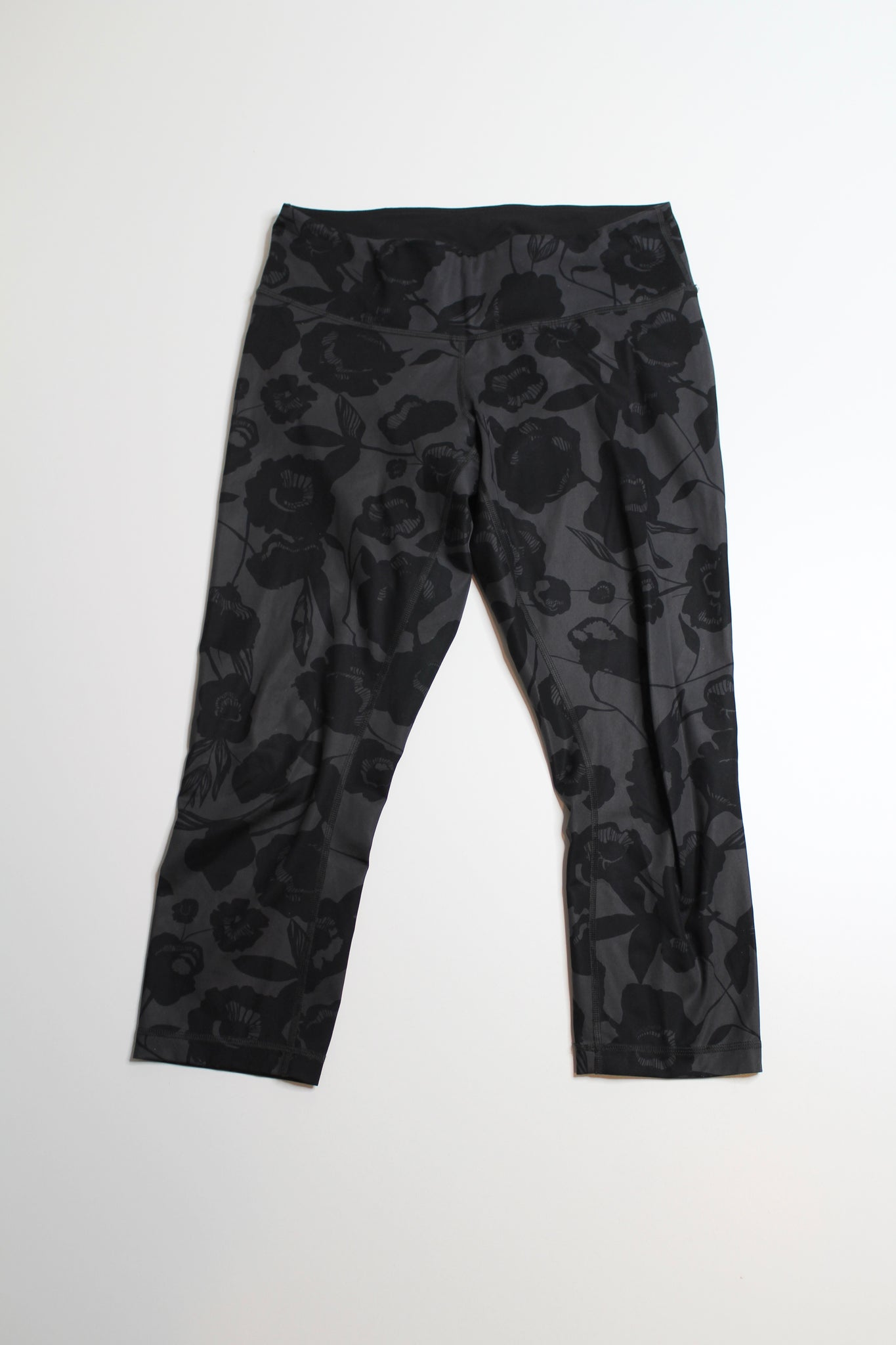 Lululemon grey/black floral wunder under crop, size 8 (price reduced: was $30) (additional 50% off)