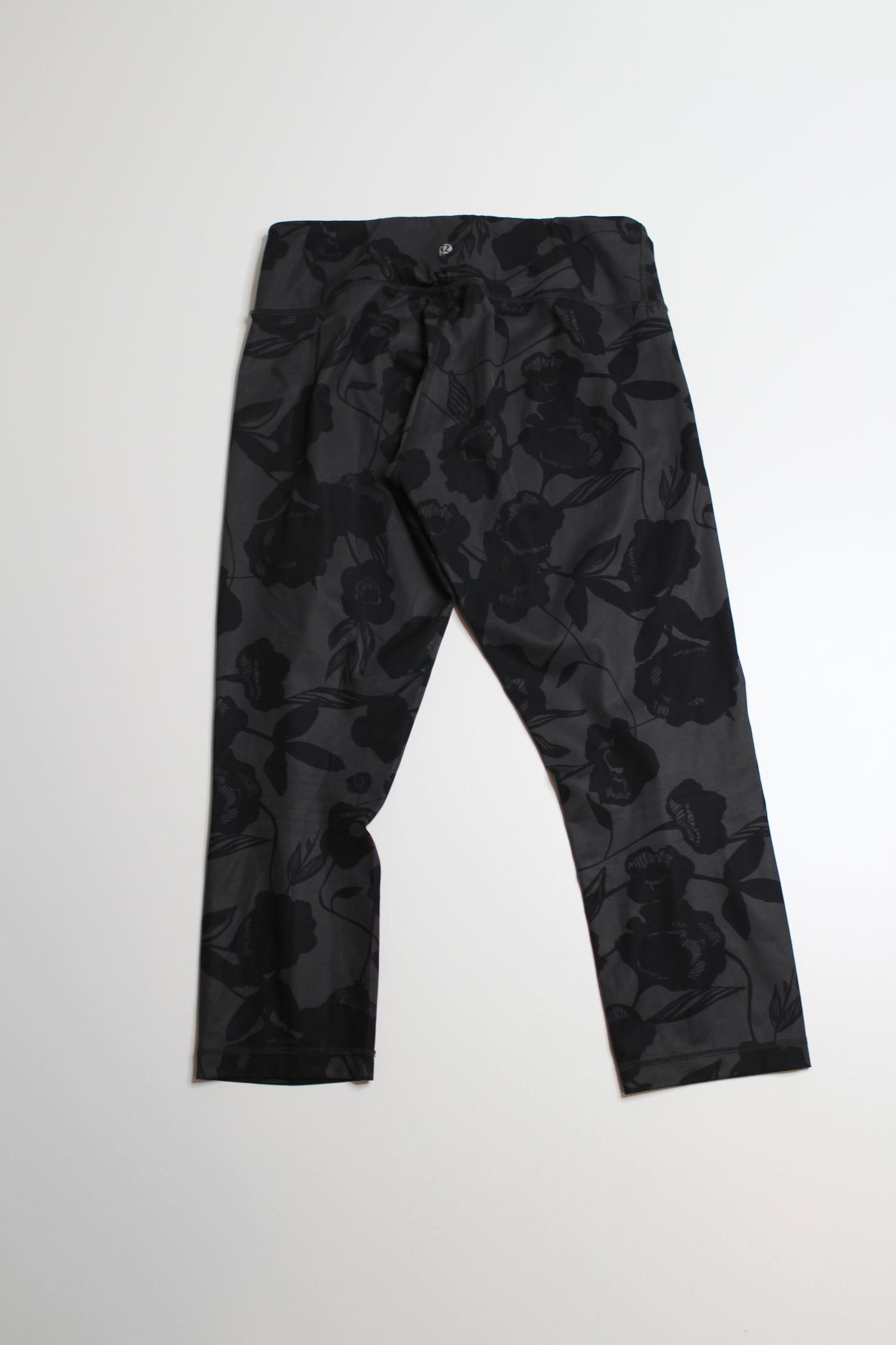 Lululemon grey/black floral wunder under crop, size 8 (price reduced: was $30)