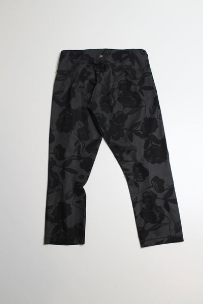 Lululemon grey/black floral wunder under crop, size 8 (price reduced: was $30) (additional 50% off)