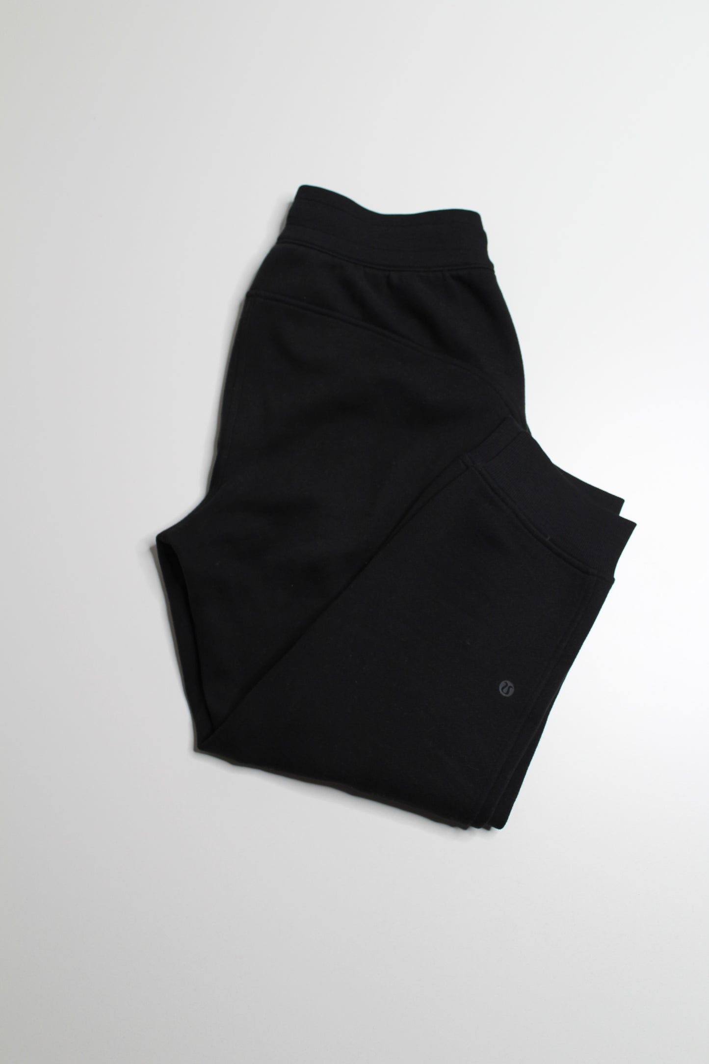 Lululemon black scuba high rise cropped jogger, size 6