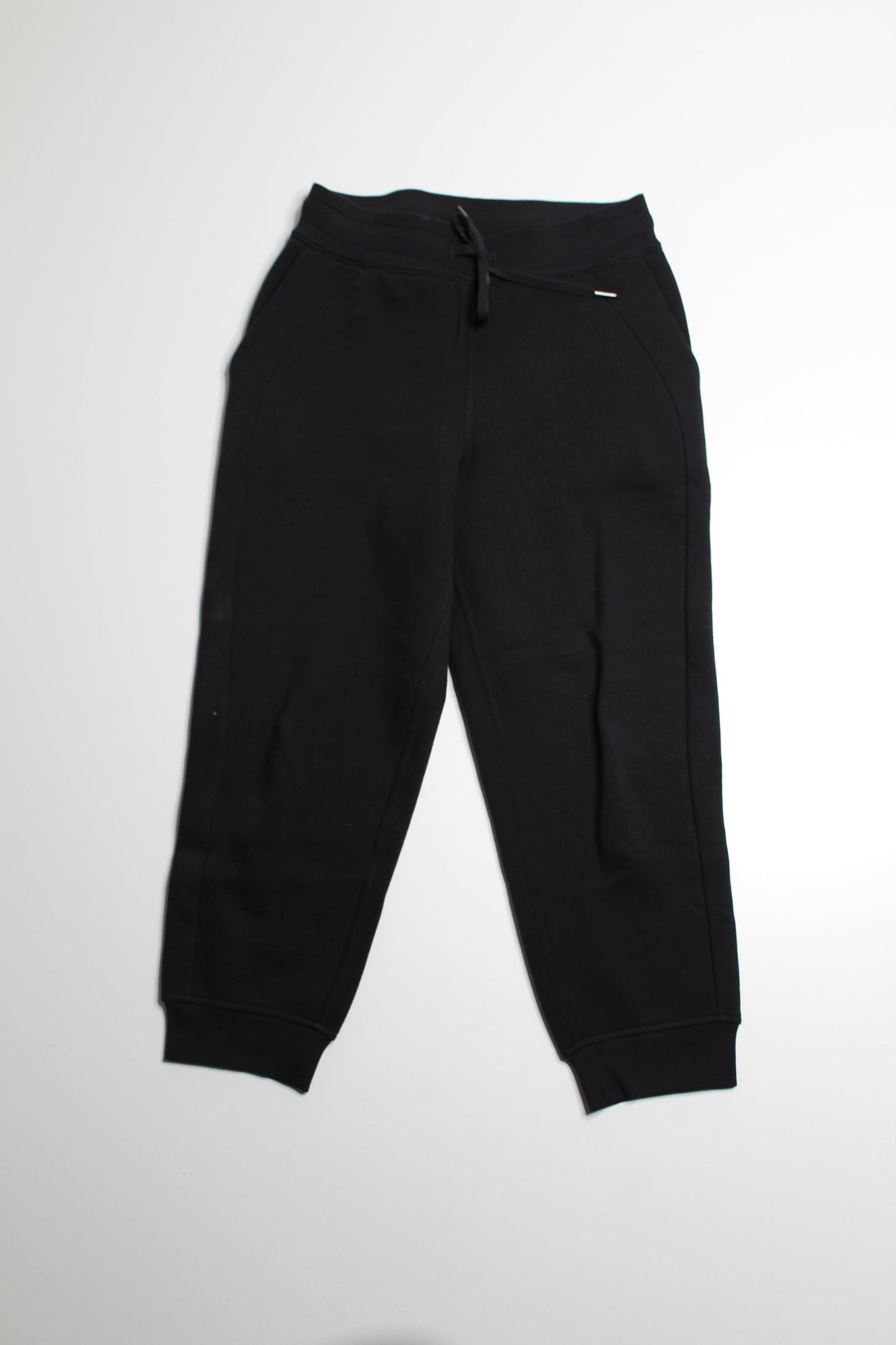 Lululemon black scuba high rise cropped jogger, size 6 (23”)