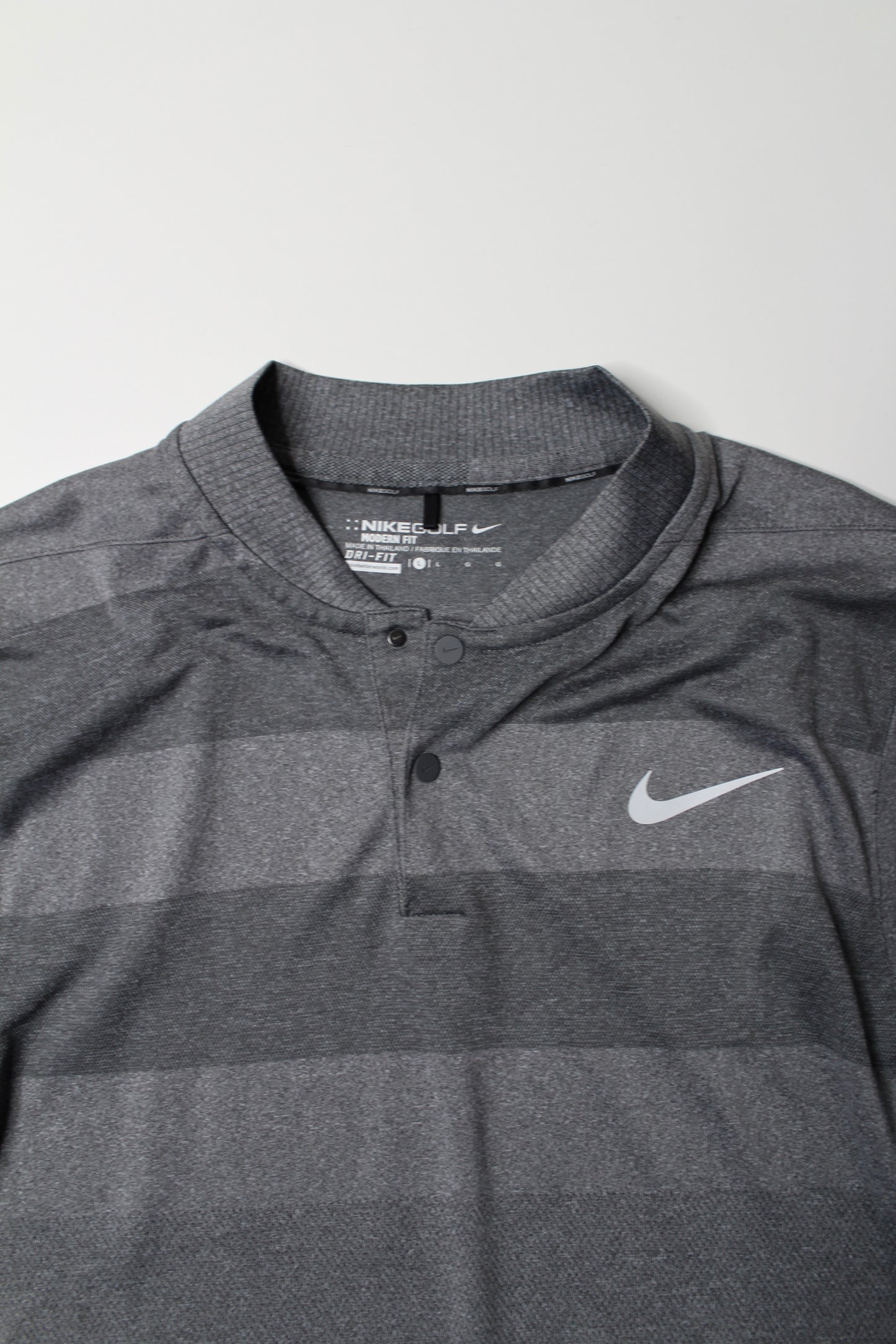 Mens Nike grey stripe short sleeve golf shirt, size large *modern fit