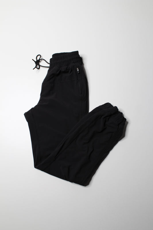 Lululemon black lined jogger, no size. Fits 2/4