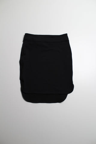 Lululemon black ‘city’ skirt, size 4