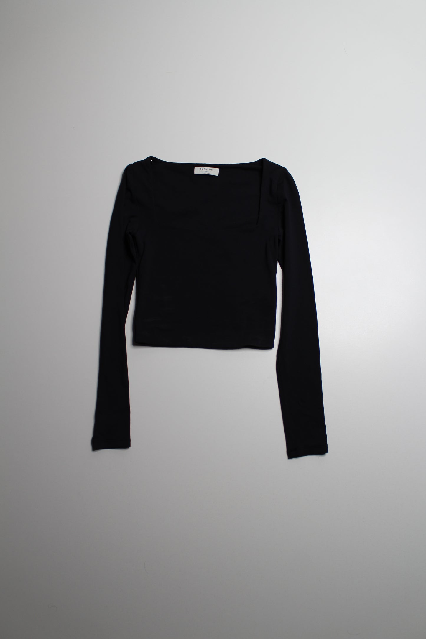 Aritzia Babaton black square neck ‘contour crew’ cropped long sleeve, size xs (ON HOLD)