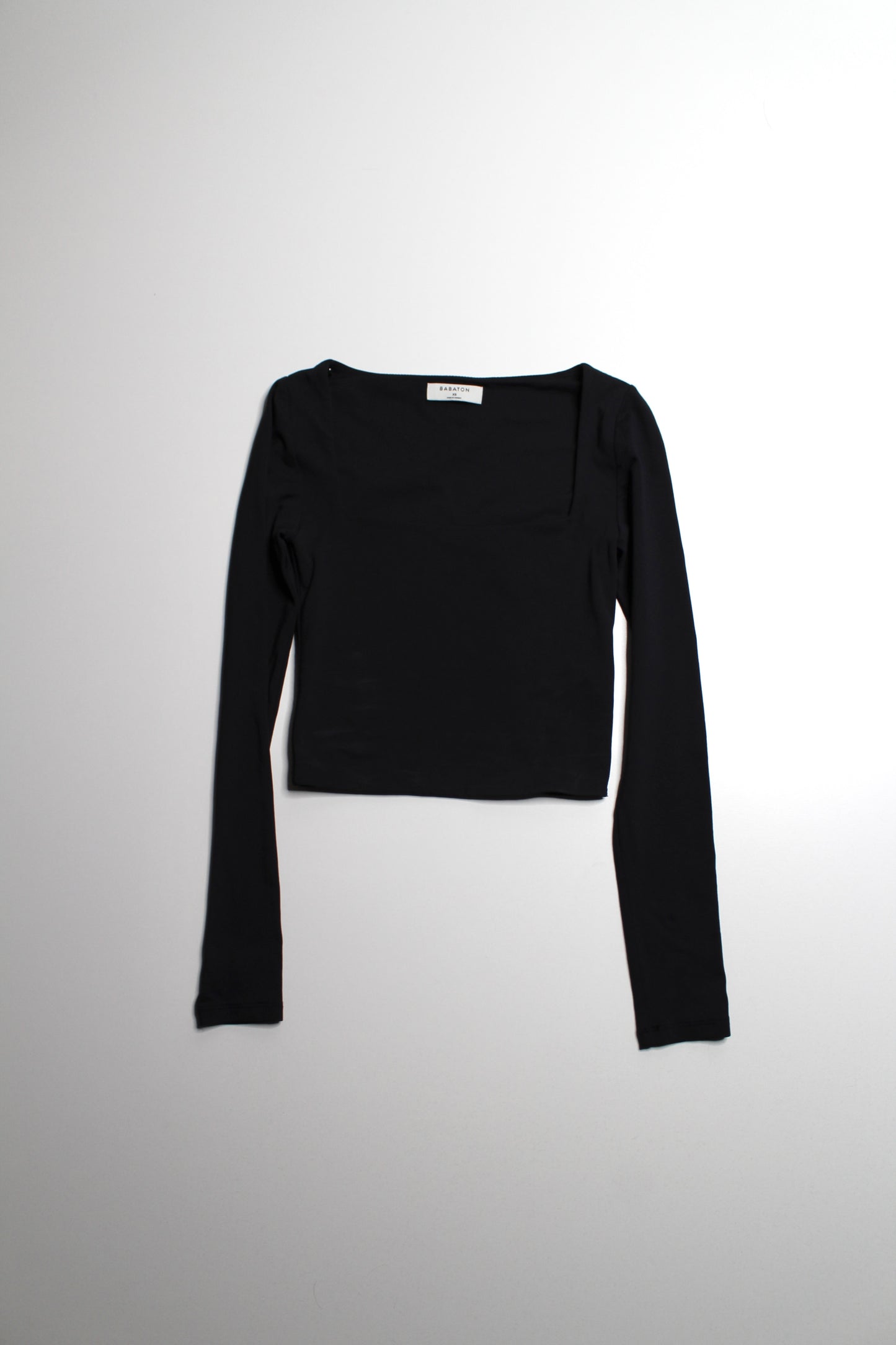 Aritzia Babaton black square neck ‘contour crew’ cropped long sleeve, size xs (ON HOLD)