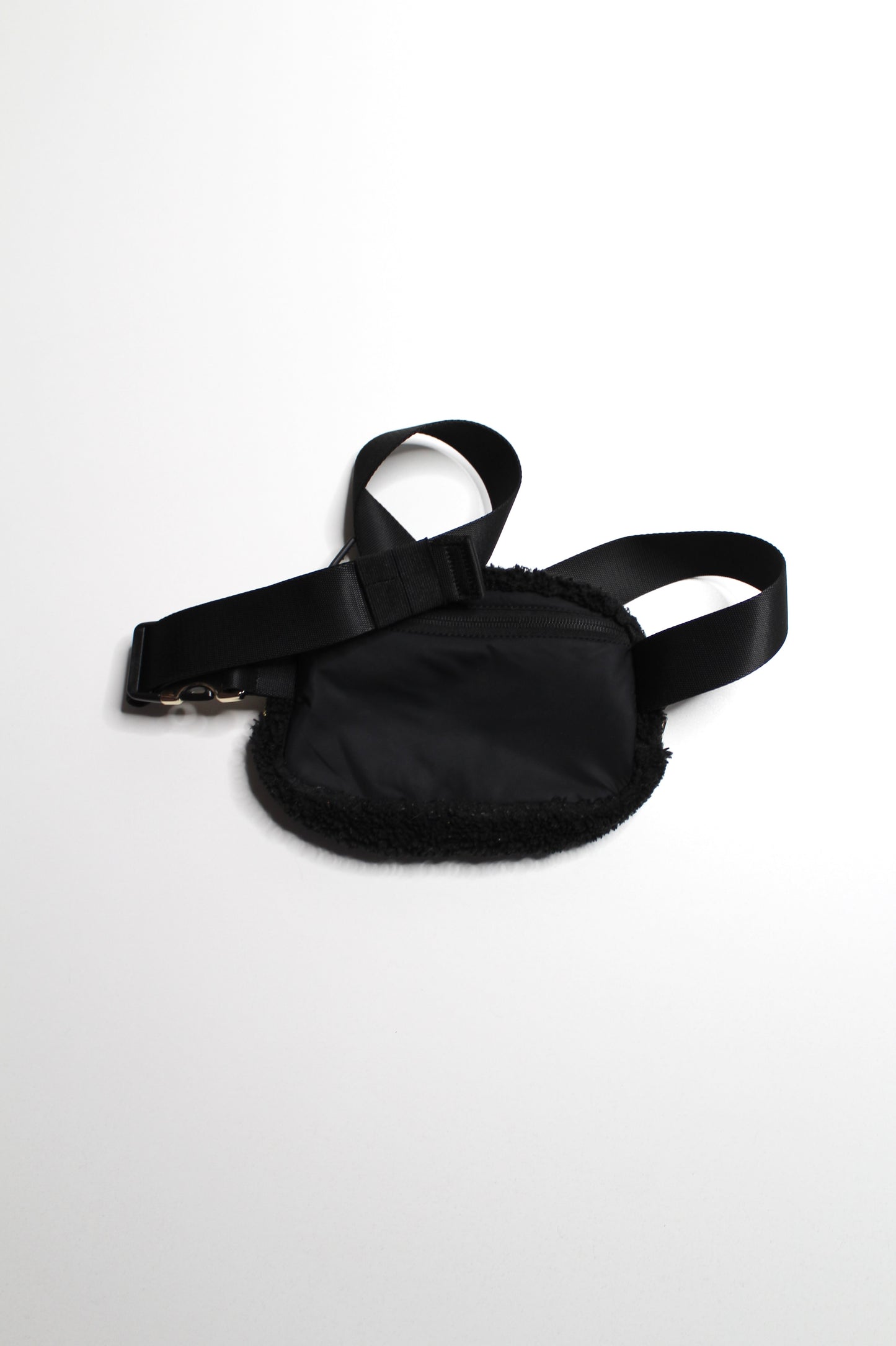 Lululemon black sherpa fleece belt bag *1L