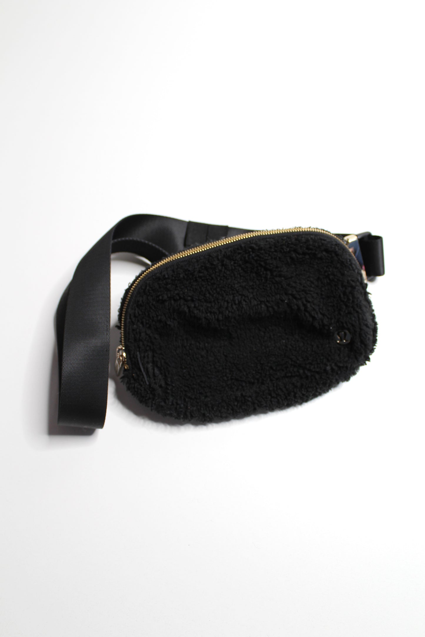 Lululemon black sherpa fleece belt bag *1L