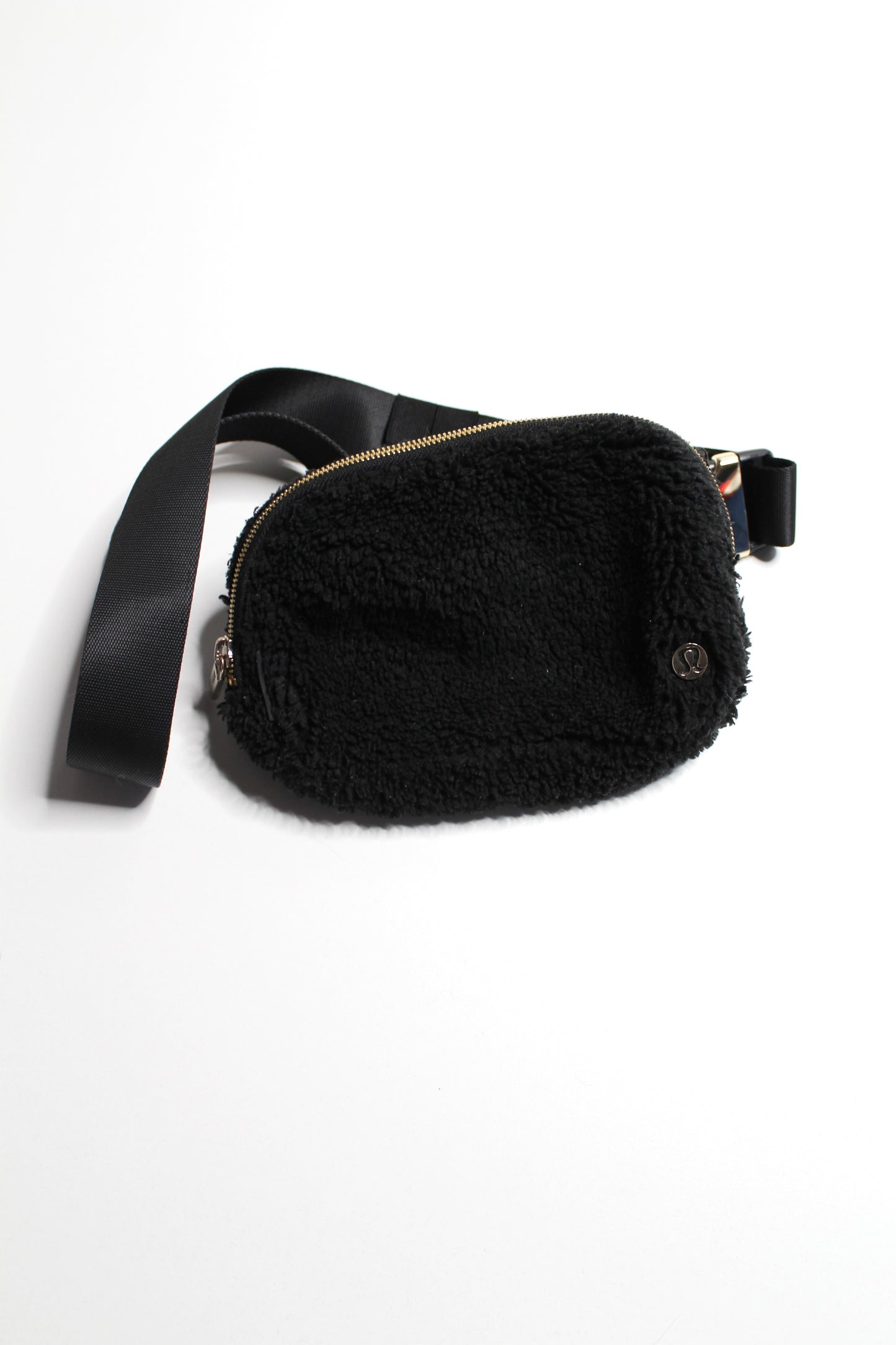 Lululemon black sherpa fleece belt bag *1L