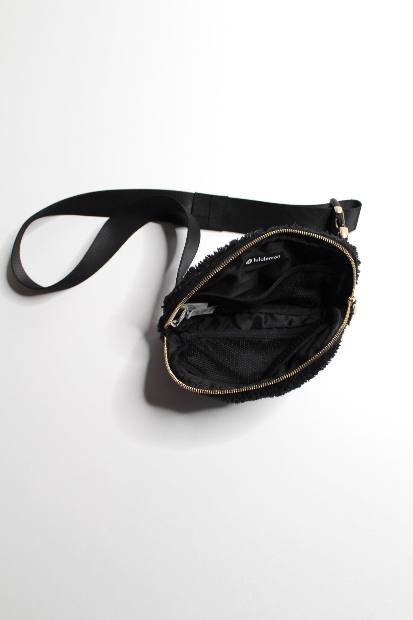 Lululemon black sherpa fleece belt bag *1L