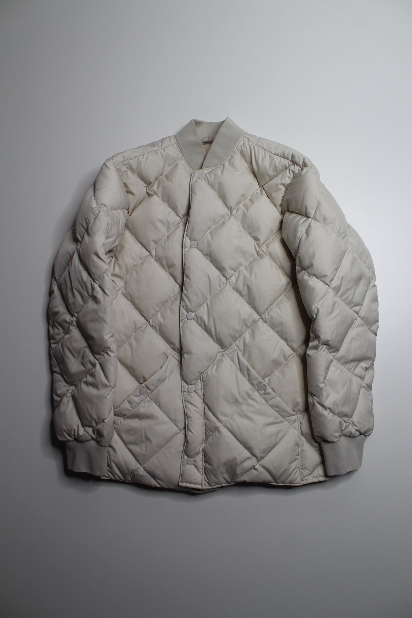Aritzia TNA matte pearl 'archive' quilted jacket, size small (relaxed/loose fit)