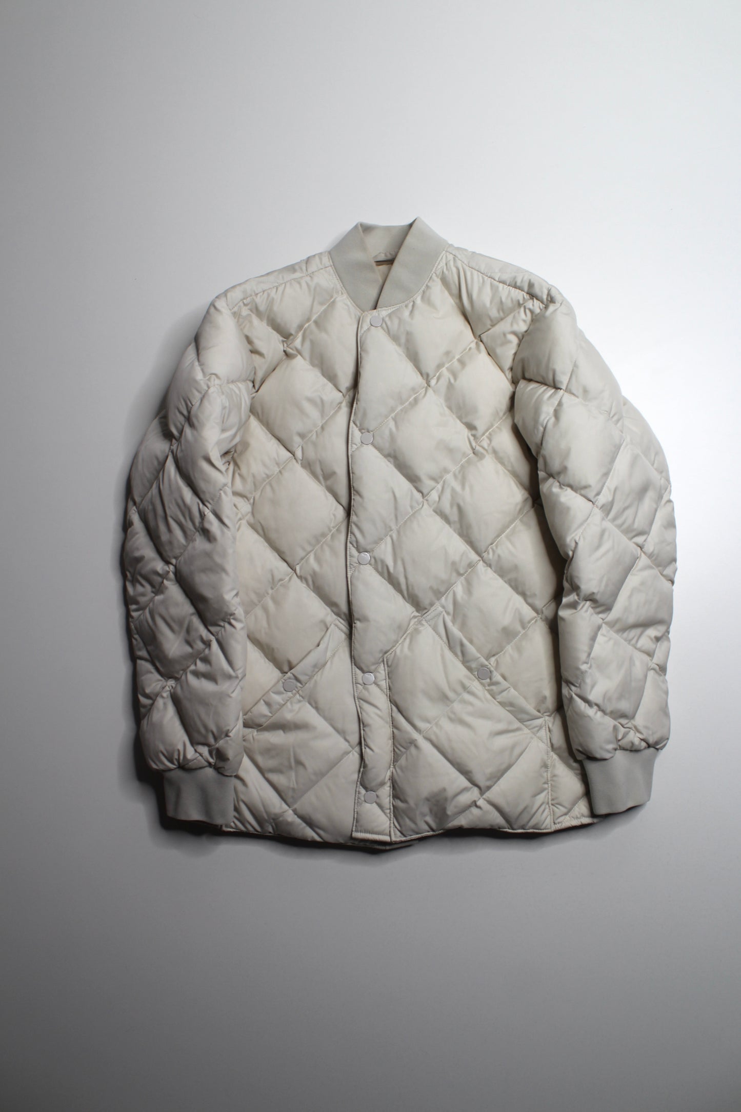 Aritzia TNA matte pearl 'archive' quilted jacket, size small (relaxed/loose fit)