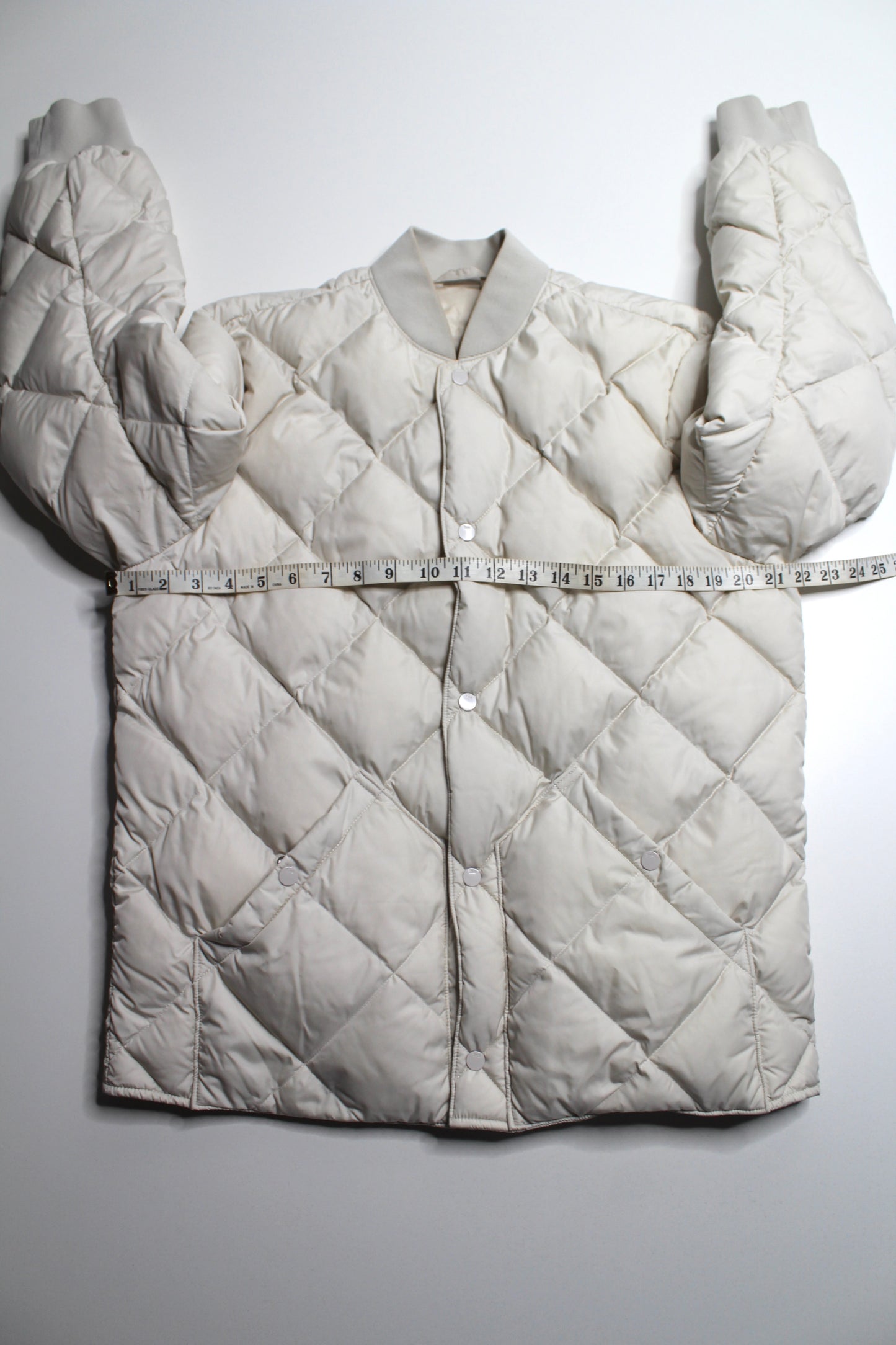 Aritzia TNA matte pearl 'archive' quilted jacket, size small (relaxed/loose fit)