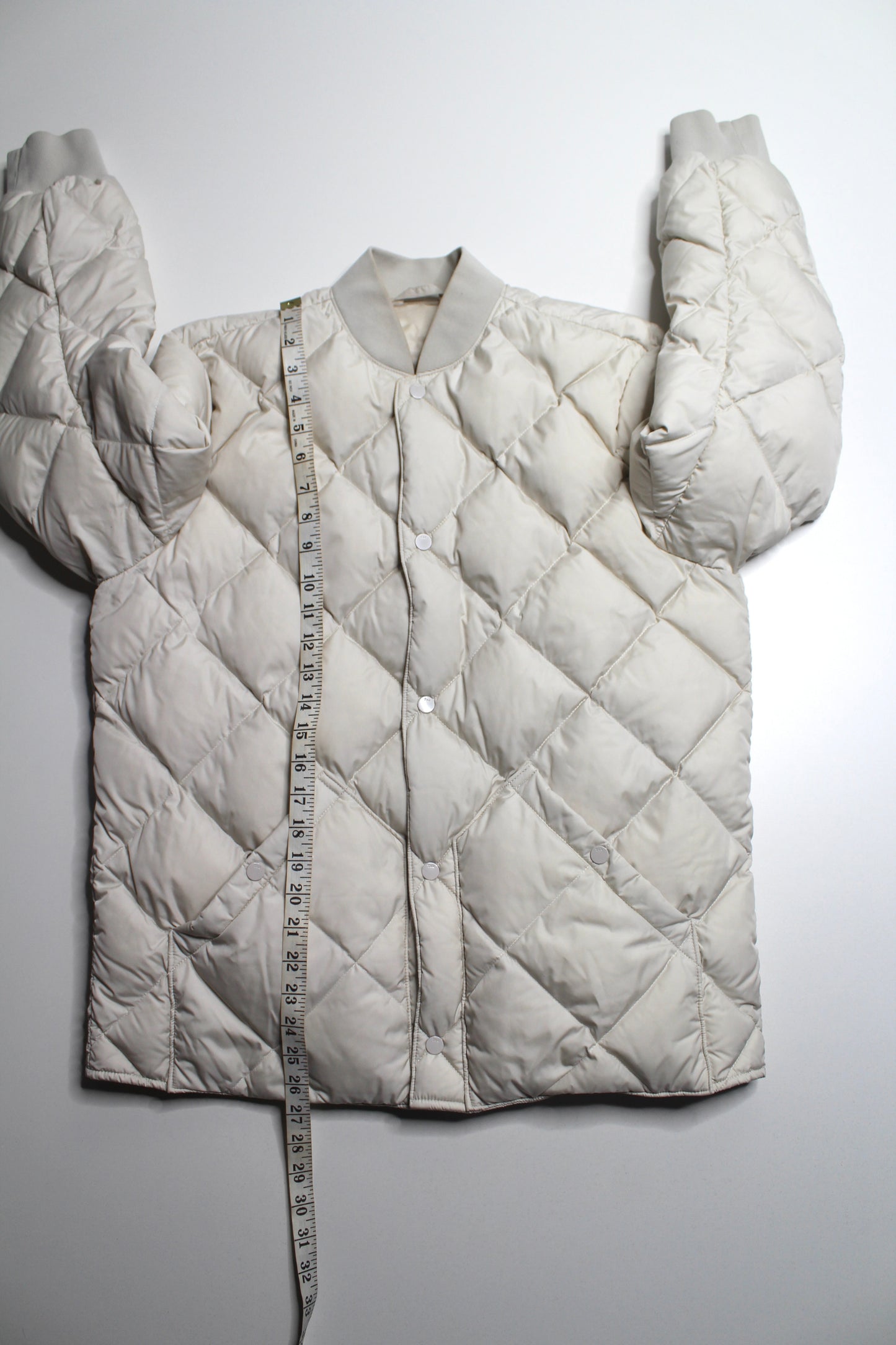 Aritzia TNA matte pearl 'archive' quilted jacket, size small (relaxed/loose fit)