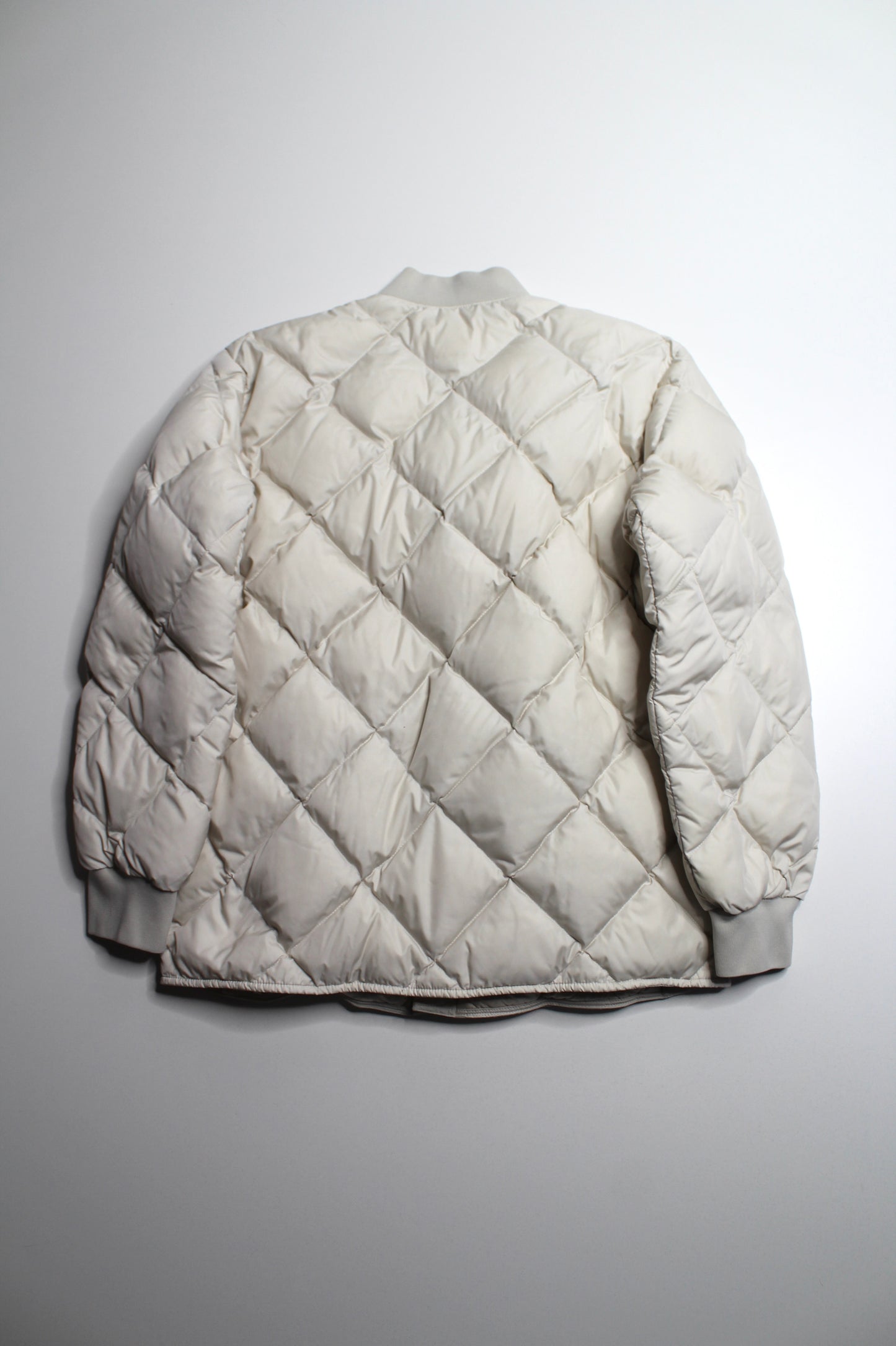 Aritzia TNA matte pearl 'archive' quilted jacket, size small (relaxed/loose fit)
