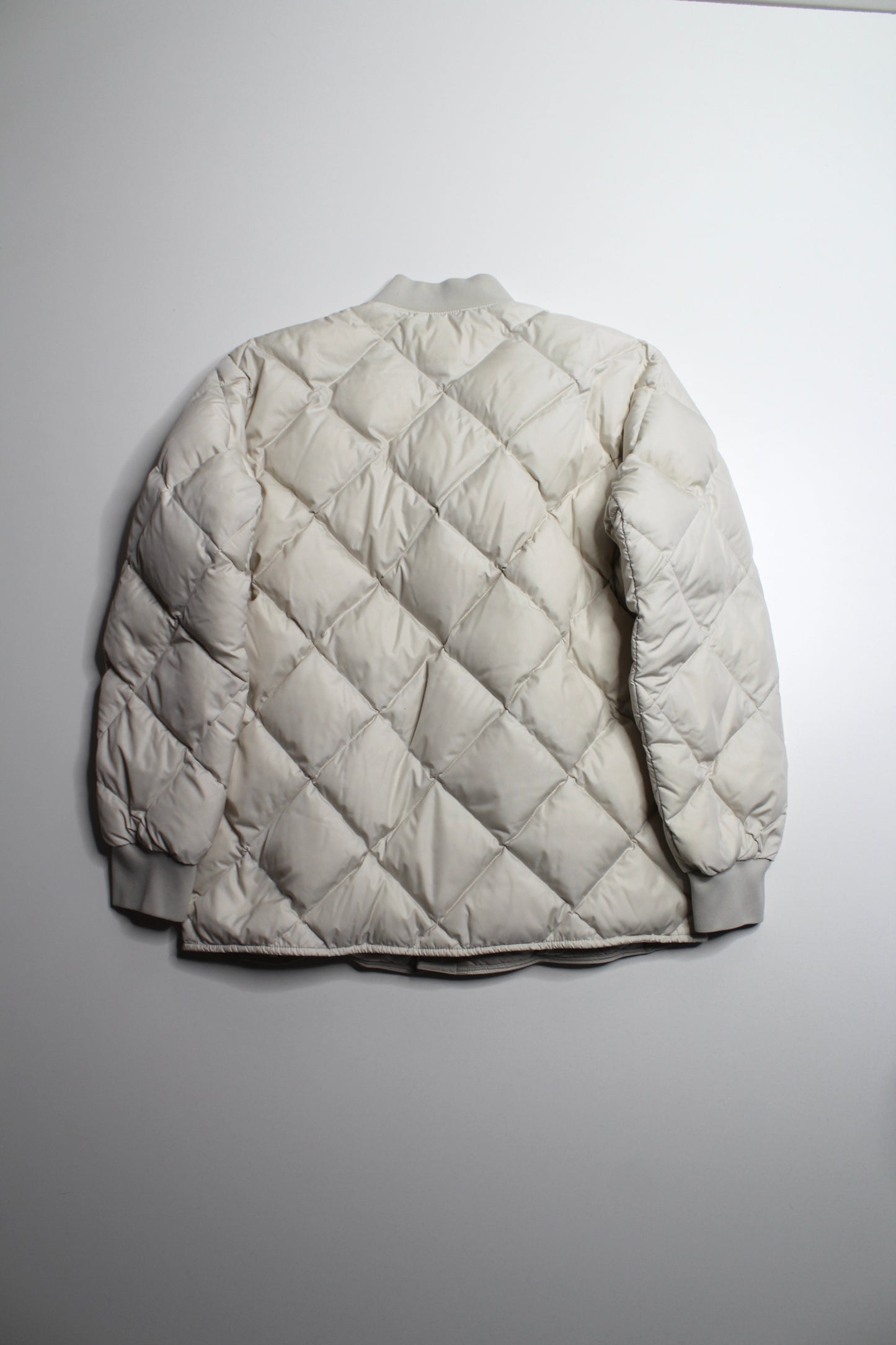 Aritzia TNA matte pearl 'archive' quilted jacket, size small (relaxed/loose fit)