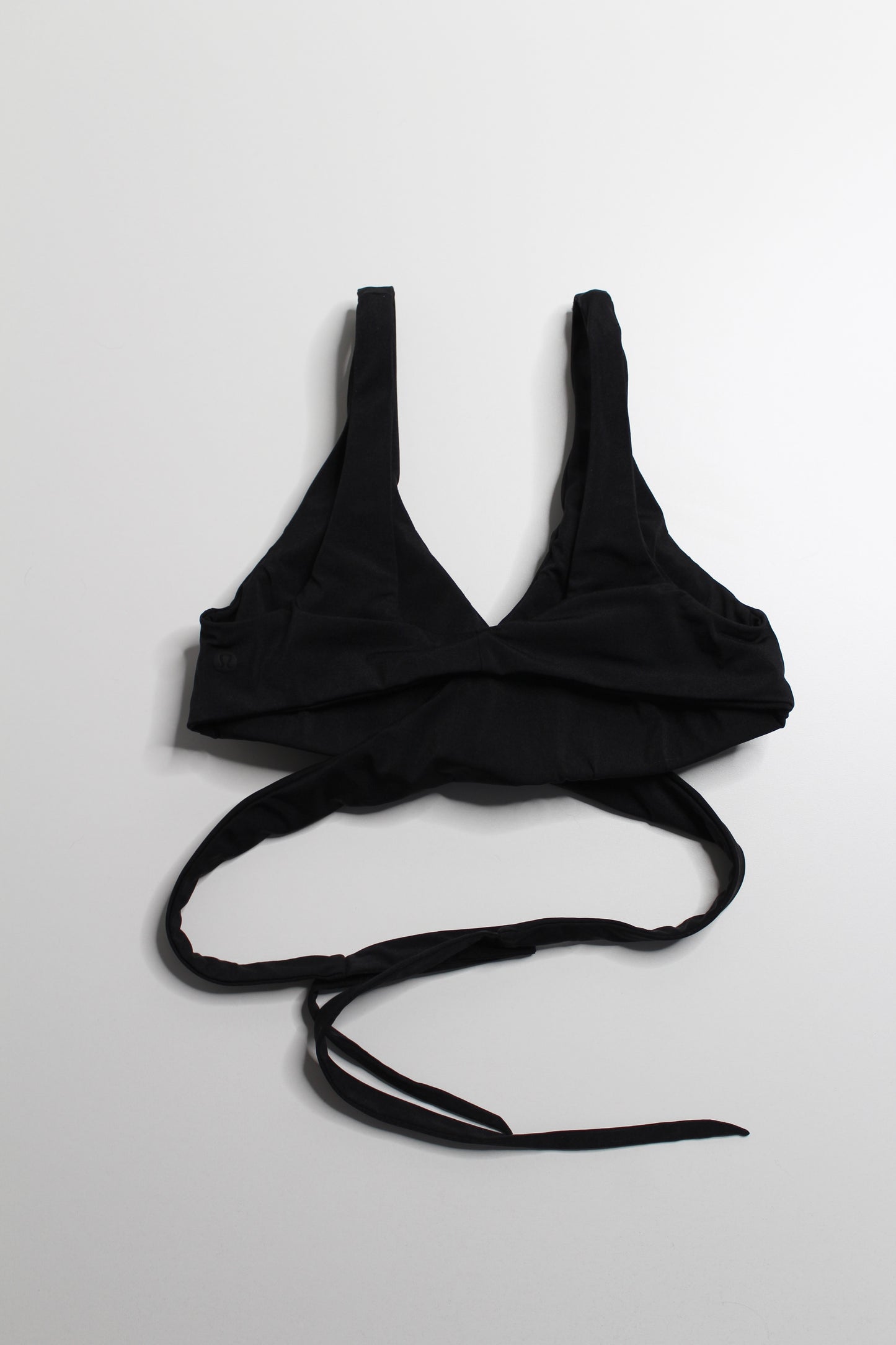 Lululemon black all that glimmers swim top. No size, fits like medium (fits 6/8)