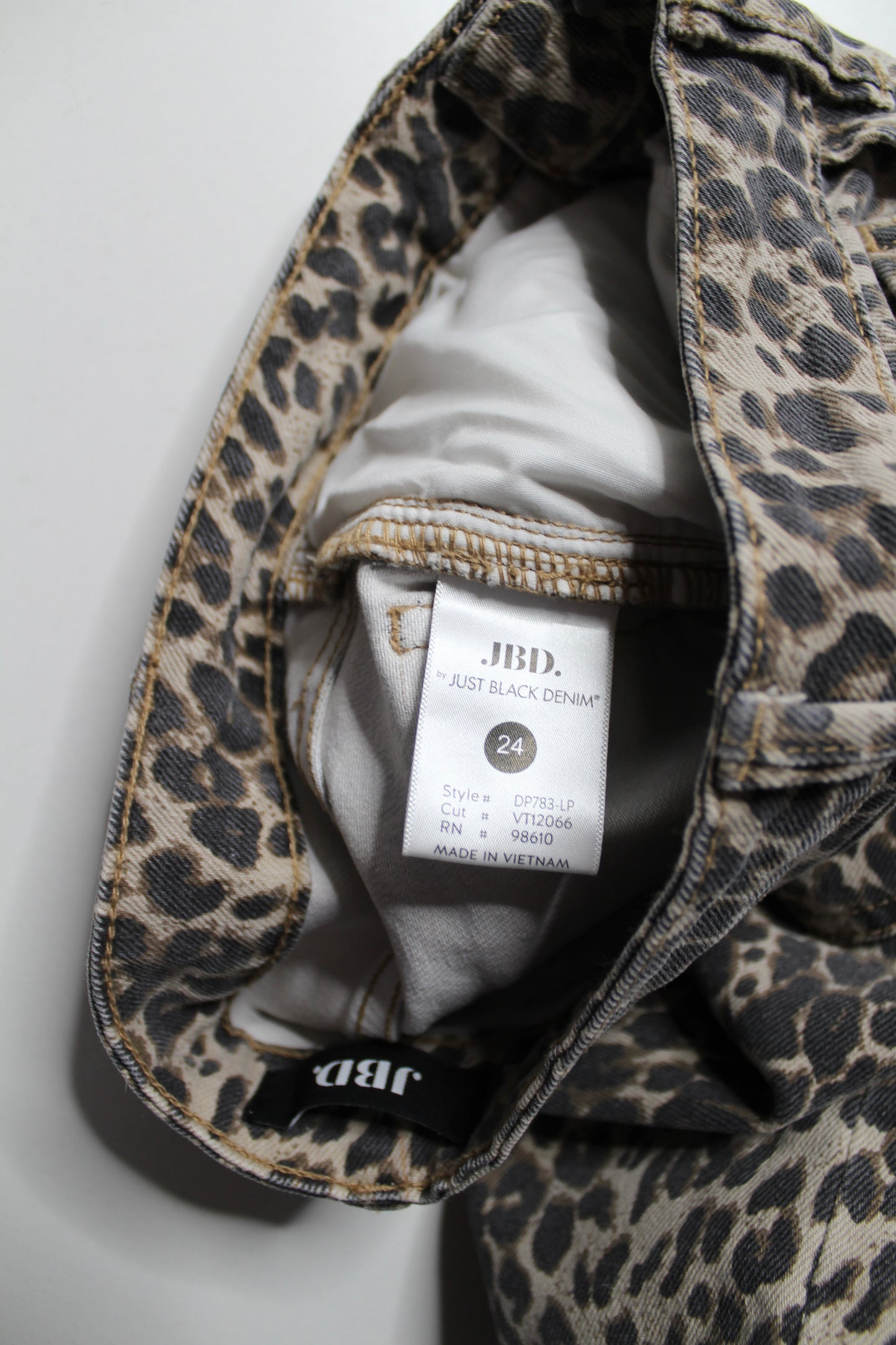 JBD high rise leopard straight leg denim jeans, size 24 (fits 24/25) (sale: was $40)