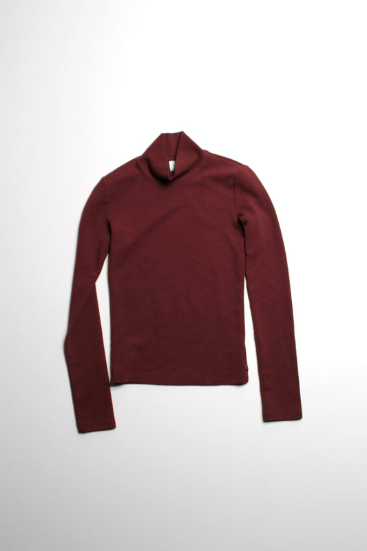 Aritzia TNA maroon textured mock neck long sleeve, size xs (slim fit)