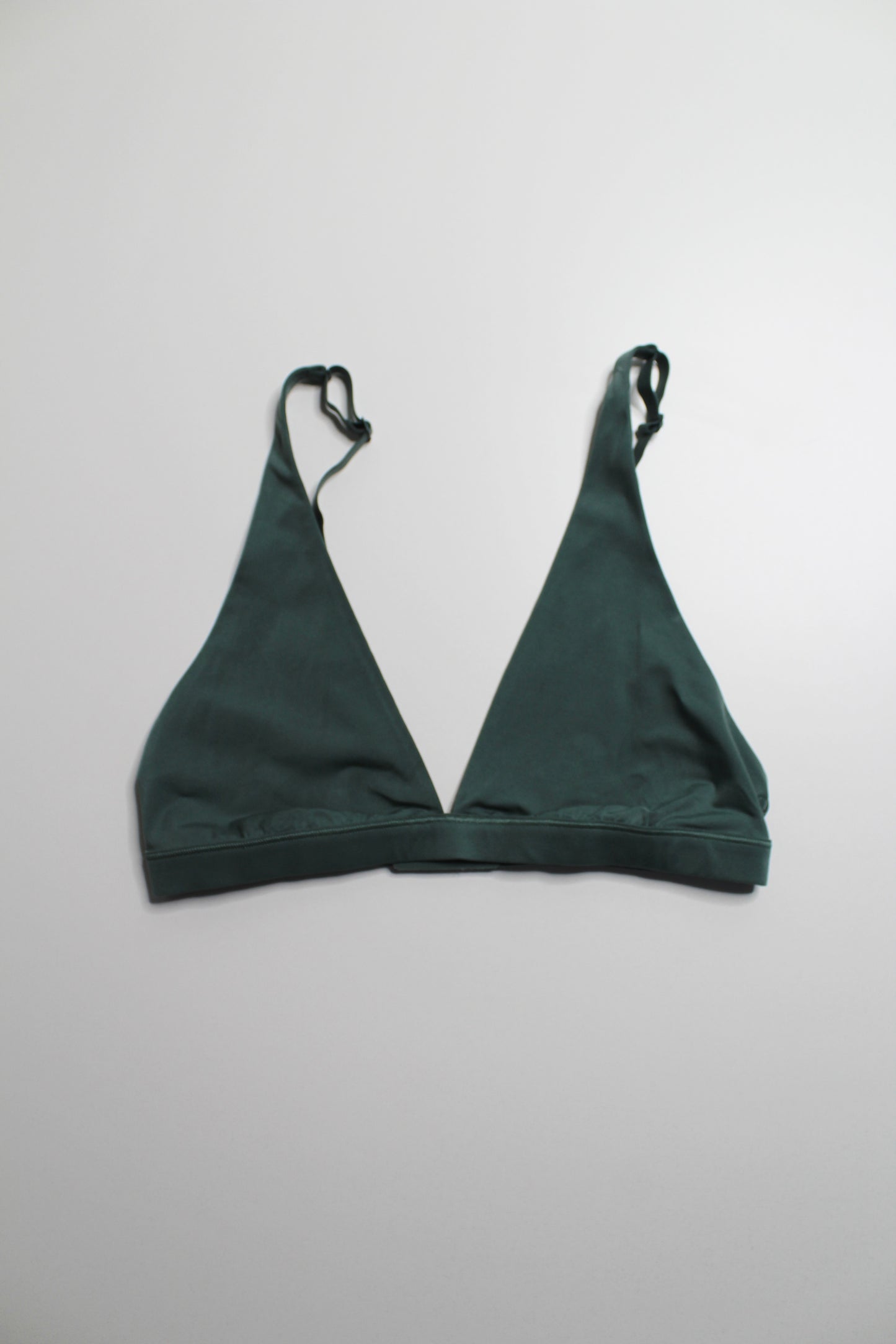 Lululemon green wundermost triangle bralette, no size. Fits like size 8 (medium) *A-D cup