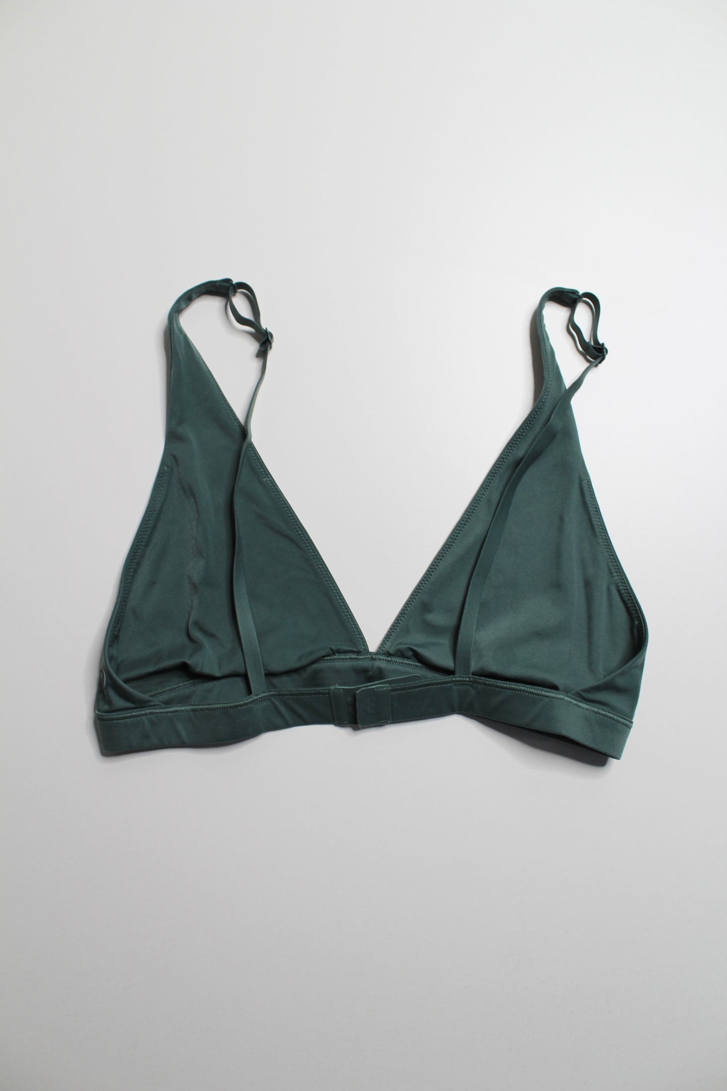 Lululemon green wundermost triangle bralette, no size. Fits like size 8 (medium) *A-D cup