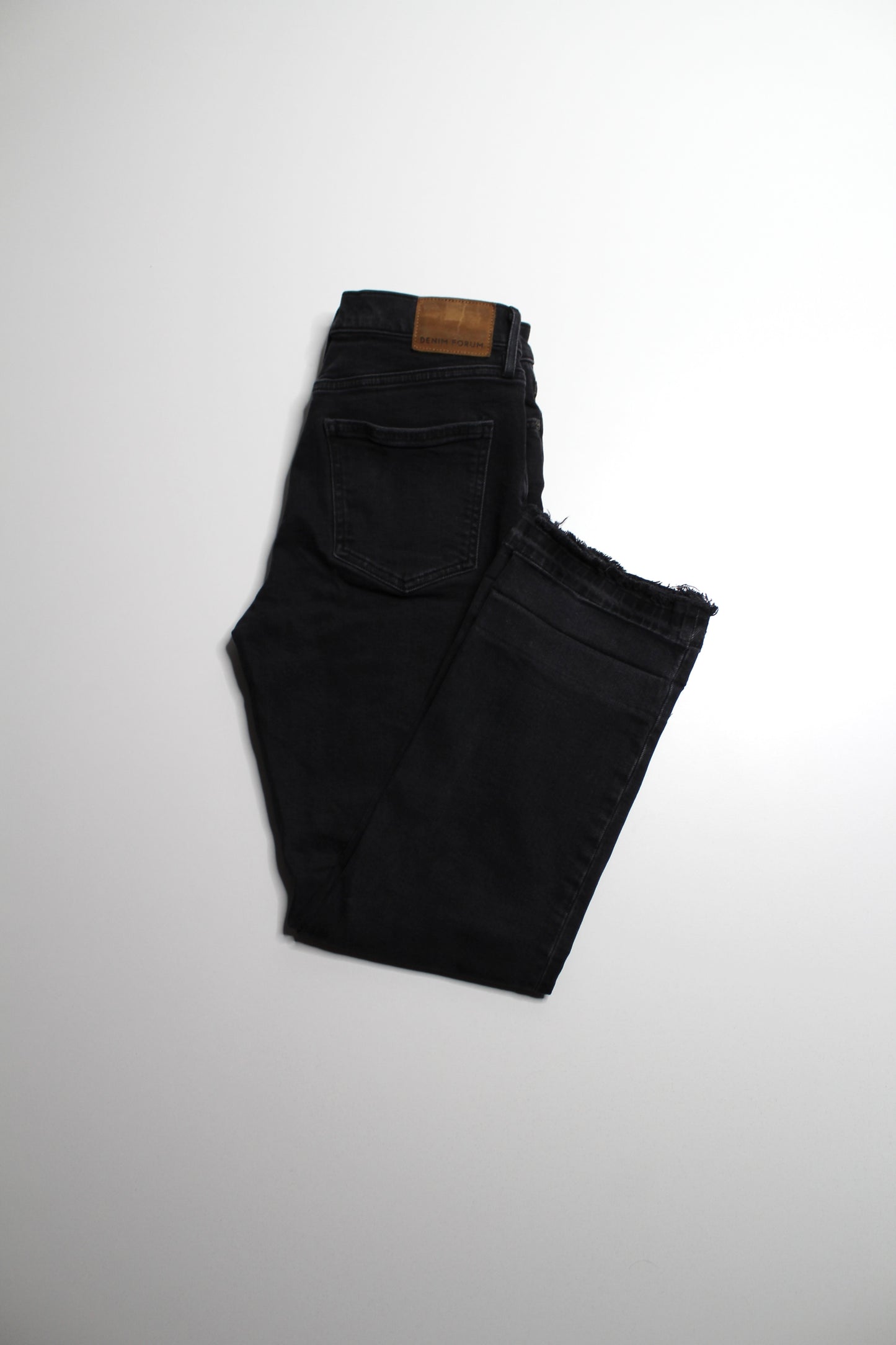 Aritzia Denim Forum black eyeliner 'arlo high rise straight' jeans, size 27