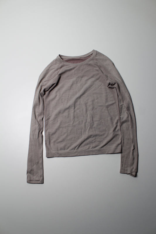 Lululemon long sleeve, no size. Fits like 4 (relaxed fit)