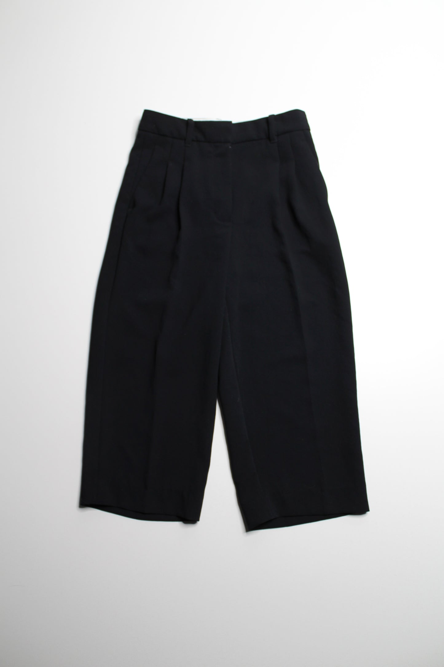 Aritzia Wilfred black cropped pant, size 4