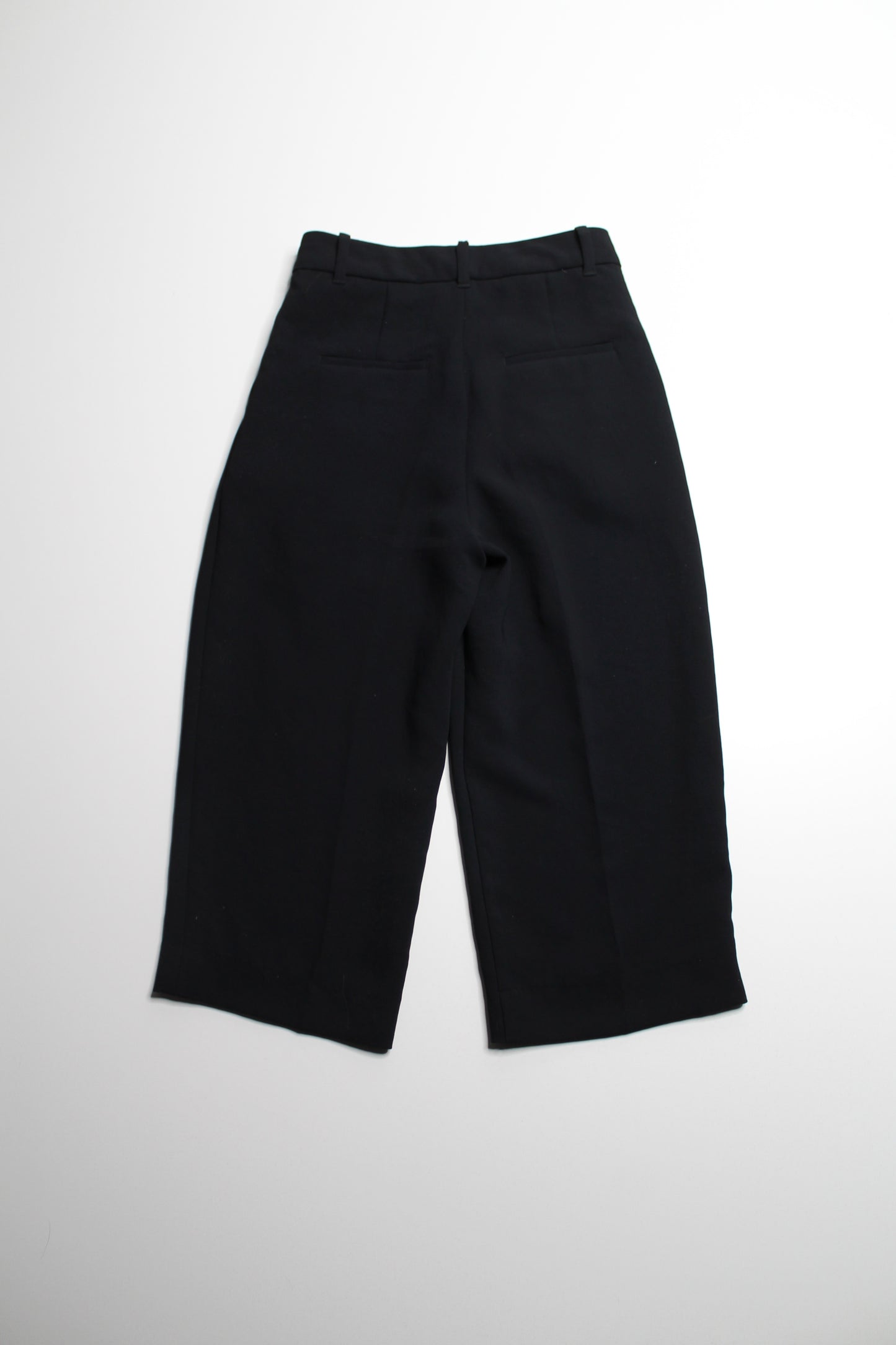 Aritzia Wilfred black cropped pant, size 4