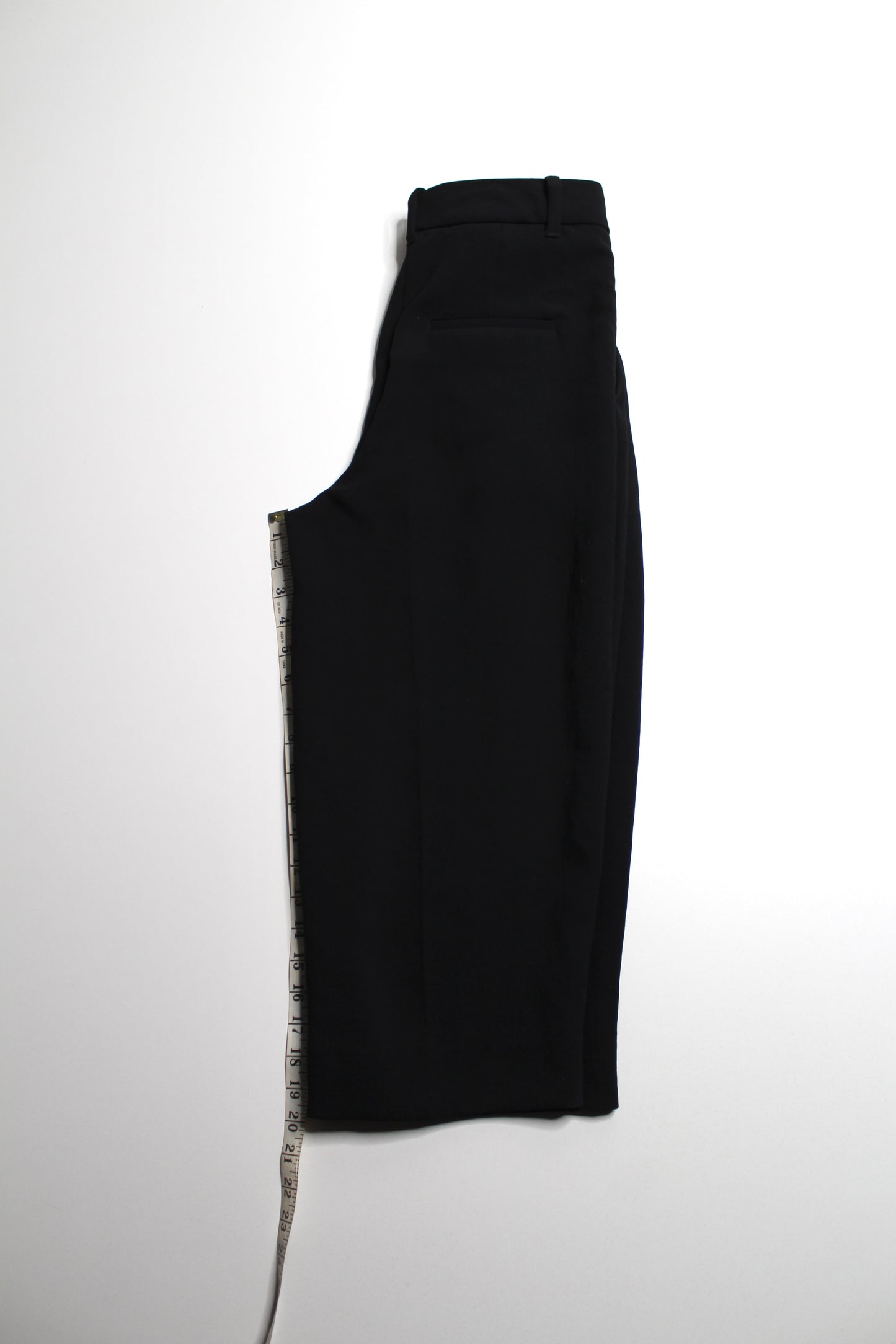 Aritzia Wilfred black cropped pant, size 4